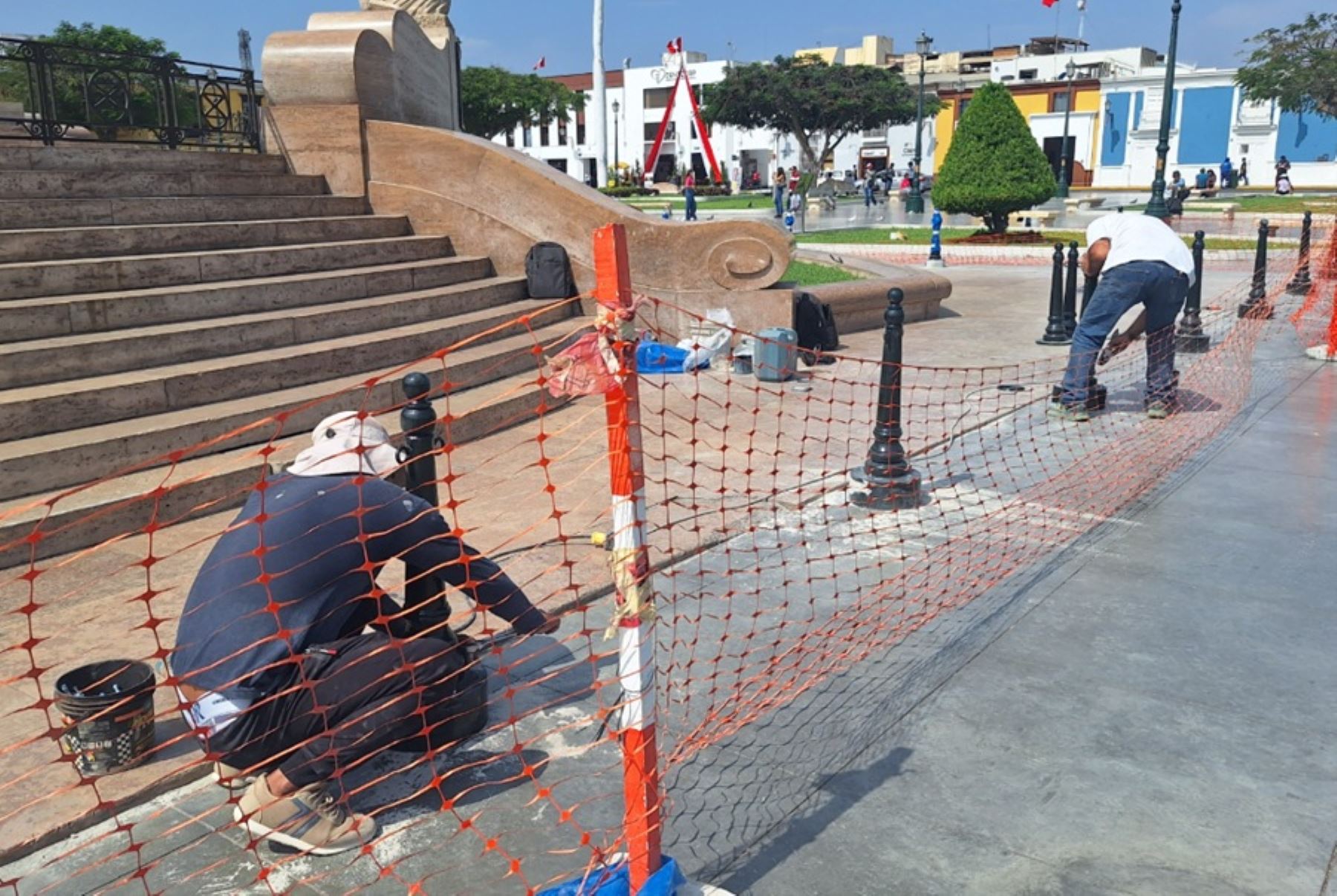 Trujillo: instalan bolardos en Monumento a la Libertad para preservar la escultura
