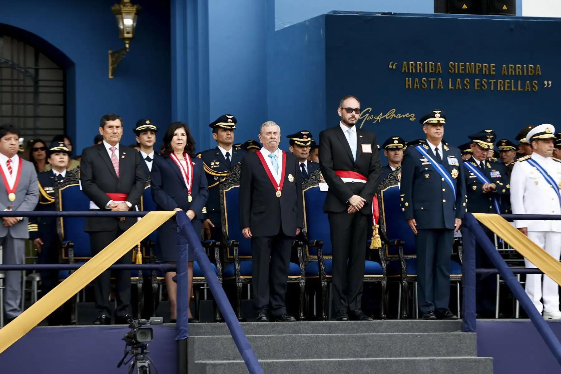 El presidente del Consejo de Ministros, Luis Enrique Arroyo Sánchez, participó en la ceremonia por el 85.° aniversario de la inmolación del capitán FAP José Abelardo Quiñones Gonzales y el Día de la Fuerza Aérea del Perú, realizada en la Base Aérea Las Palmas. 

Foto: ANDINA/Difusión