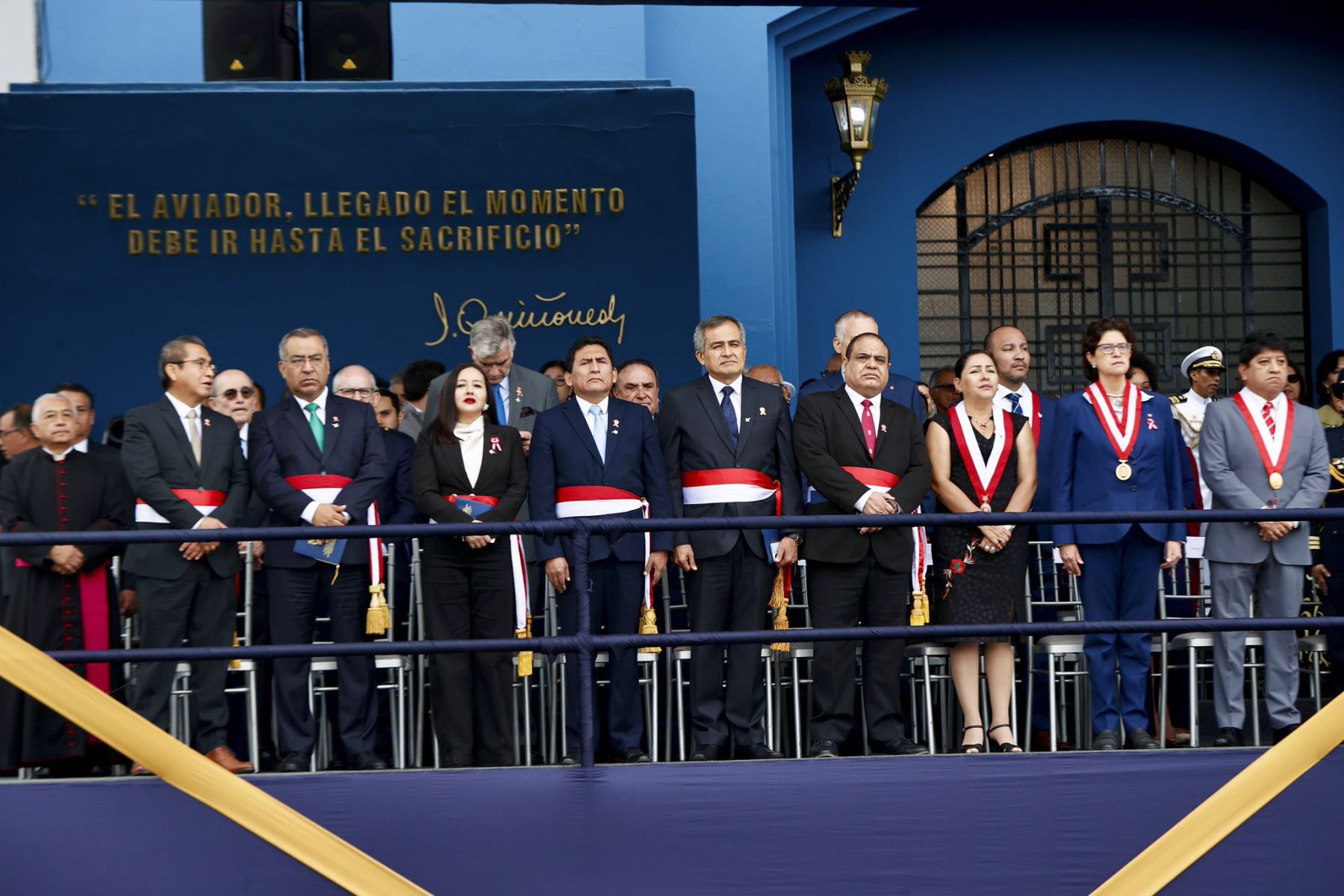 El presidente del Consejo de Ministros, Luis Enrique Arroyo Sánchez, participó en la ceremonia por el 85.° aniversario de la inmolación del capitán FAP José Abelardo Quiñones Gonzales y el Día de la Fuerza Aérea del Perú, realizada en la Base Aérea Las Palmas. 

Foto: ANDINA/Difusión