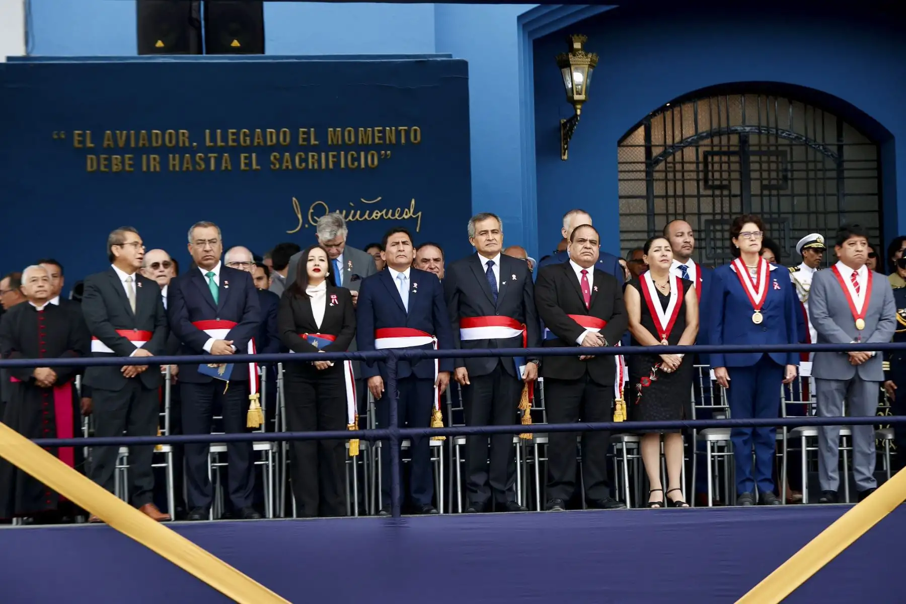 El presidente del Consejo de Ministros, Luis Enrique Arroyo Sánchez, participó en la ceremonia por el 85.° aniversario de la inmolación del capitán FAP José Abelardo Quiñones Gonzales y el Día de la Fuerza Aérea del Perú, realizada en la Base Aérea Las Palmas. 

Foto: ANDINA/Difusión