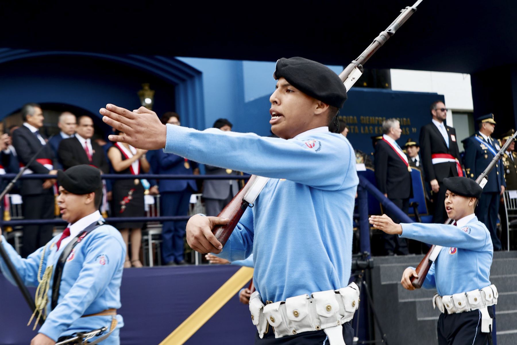 El presidente del Consejo de Ministros, Luis Enrique Arroyo Sánchez, participó en la ceremonia por el 85.° aniversario de la inmolación del capitán FAP José Abelardo Quiñones Gonzales y el Día de la Fuerza Aérea del Perú, realizada en la Base Aérea Las Palmas. 

Foto: ANDINA/Difusión