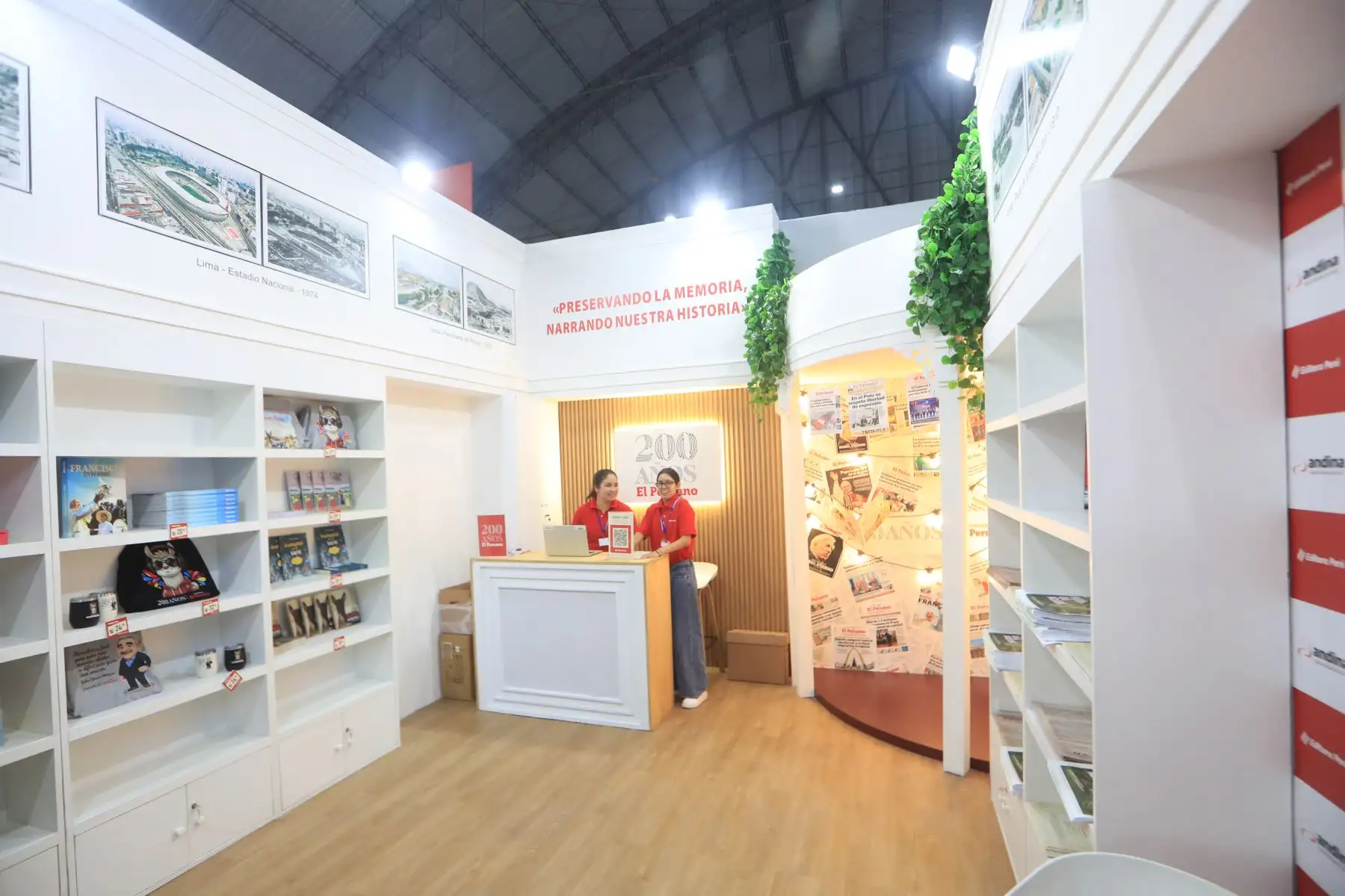 Editora Perú presentará tres títulos de su Fondo Editorial en la Feria Internacional del Libro de Lima 2026: El Peruano 200 años, el lunes 27 de julio a las 8 p. m.; Compendio de Legislación Penal Informática del Perú, el viernes 31 de julio a las 7 p. m.; y Comentarios de Normas Legales: Laboral VI Derecho Colectivo, el lunes 3 de agosto a las 7 p. m. Además, estará presente en el stand 121. Foto: ANDINA/Ricardo Cuba.