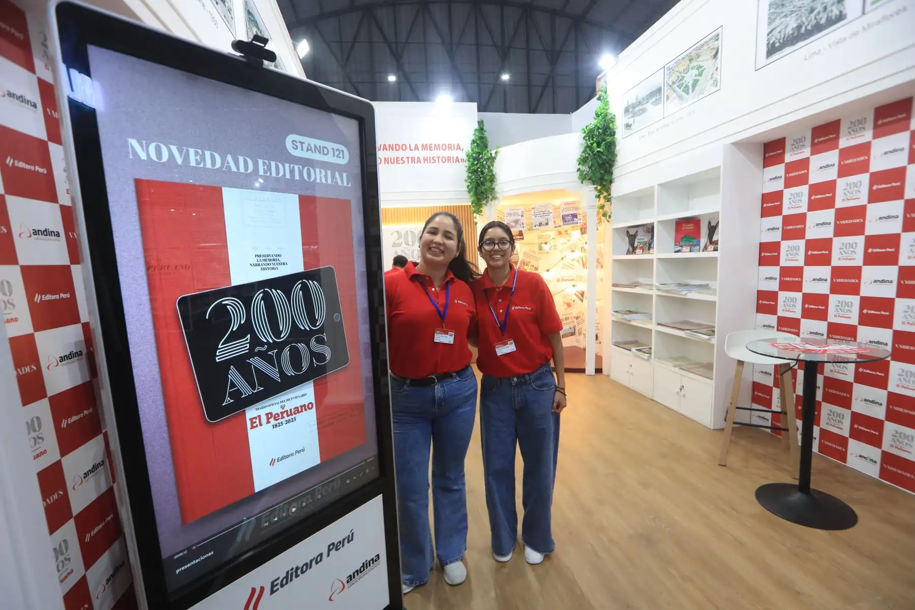Editora Perú presentará tres títulos de su Fondo Editorial en la Feria Internacional del Libro de Lima 2026: El Peruano 200 años, el lunes 27 de julio a las 8 p. m.; Compendio de Legislación Penal Informática del Perú, el viernes 31 de julio a las 7 p. m.; y Comentarios de Normas Legales: Laboral VI Derecho Colectivo, el lunes 3 de agosto a las 7 p. m. Además, estará presente en el stand 121. Foto: ANDINA/Ricardo Cuba.
