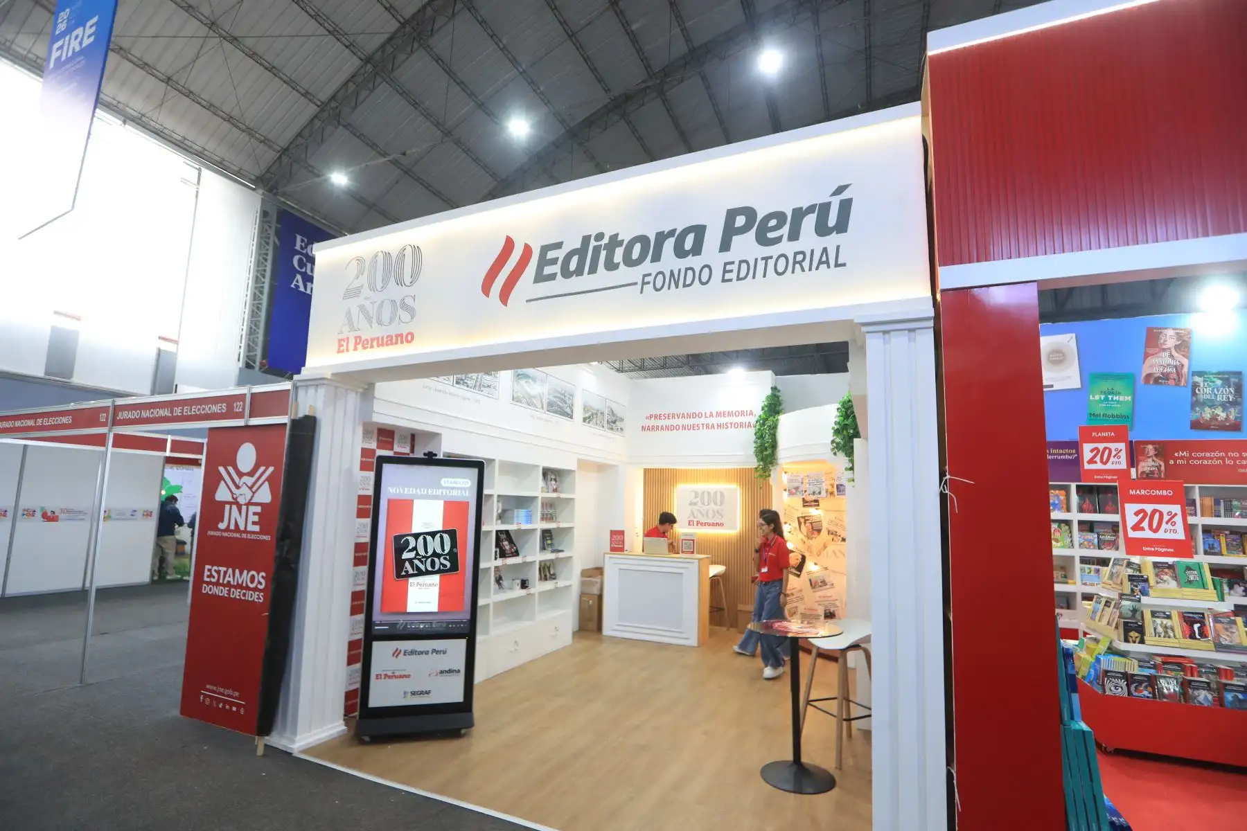 Editora Perú presentará tres títulos de su Fondo Editorial en la Feria Internacional del Libro de Lima 2026: El Peruano 200 años, el lunes 27 de julio a las 8 p. m.; Compendio de Legislación Penal Informática del Perú, el viernes 31 de julio a las 7 p. m.; y Comentarios de Normas Legales: Laboral VI Derecho Colectivo, el lunes 3 de agosto a las 7 p. m. Además, estará presente en el stand 121. Foto: ANDINA/Ricardo Cuba.