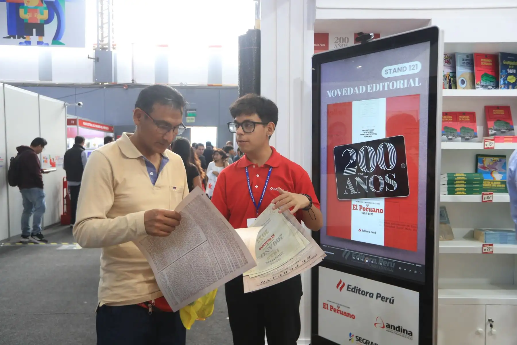 Editora Perú presentará tres títulos de su Fondo Editorial en la Feria Internacional del Libro de Lima 2026: El Peruano 200 años, el lunes 27 de julio a las 8 p. m.; Compendio de Legislación Penal Informática del Perú, el viernes 31 de julio a las 7 p. m.; y Comentarios de Normas Legales: Laboral VI Derecho Colectivo, el lunes 3 de agosto a las 7 p. m. Además, estará presente en el stand 121. Foto: ANDINA/Ricardo Cuba.