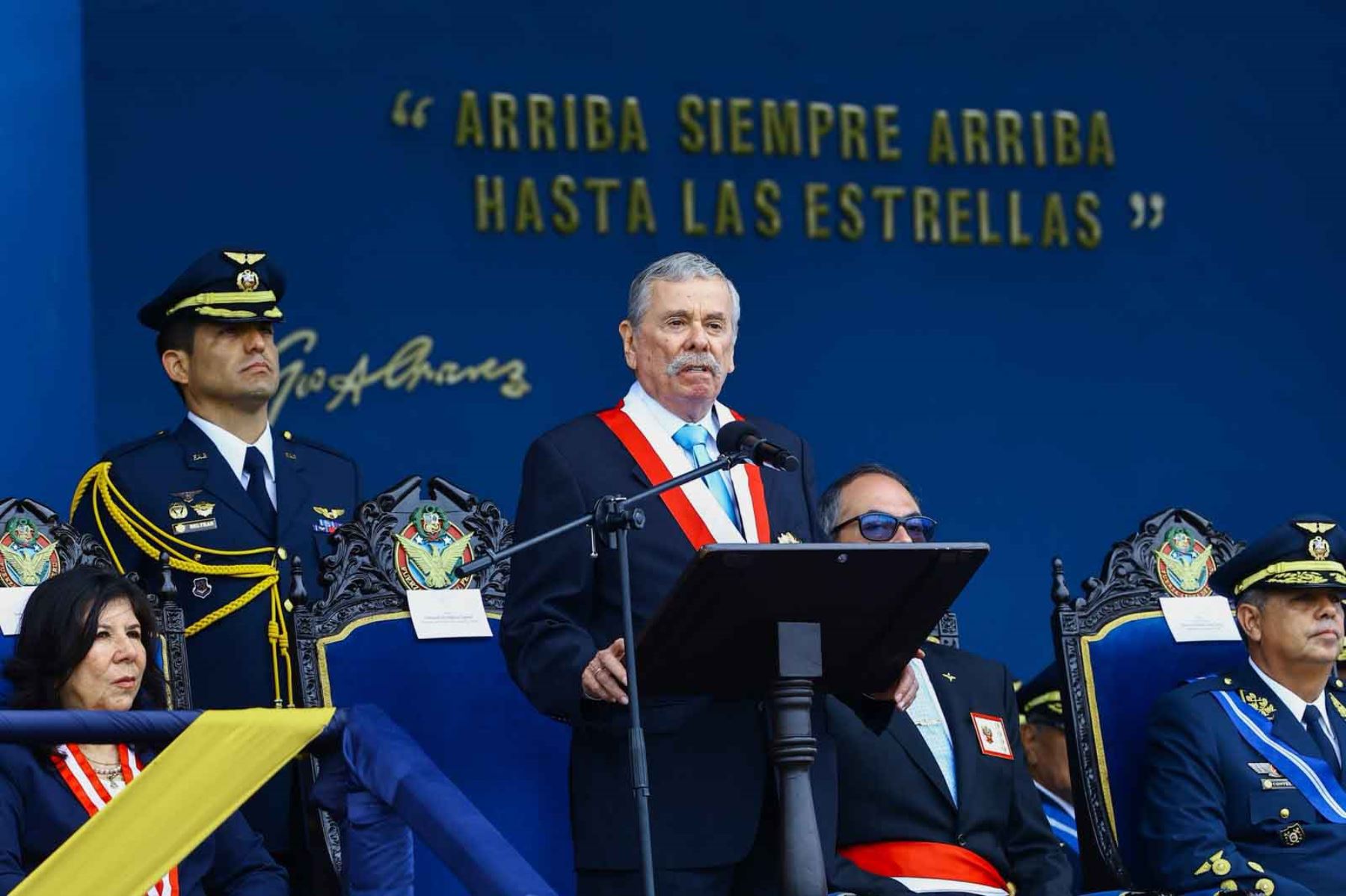 Rospigliosi reafirma compromiso del Congreso con fortalecimiento de las Fuerzas Armadas