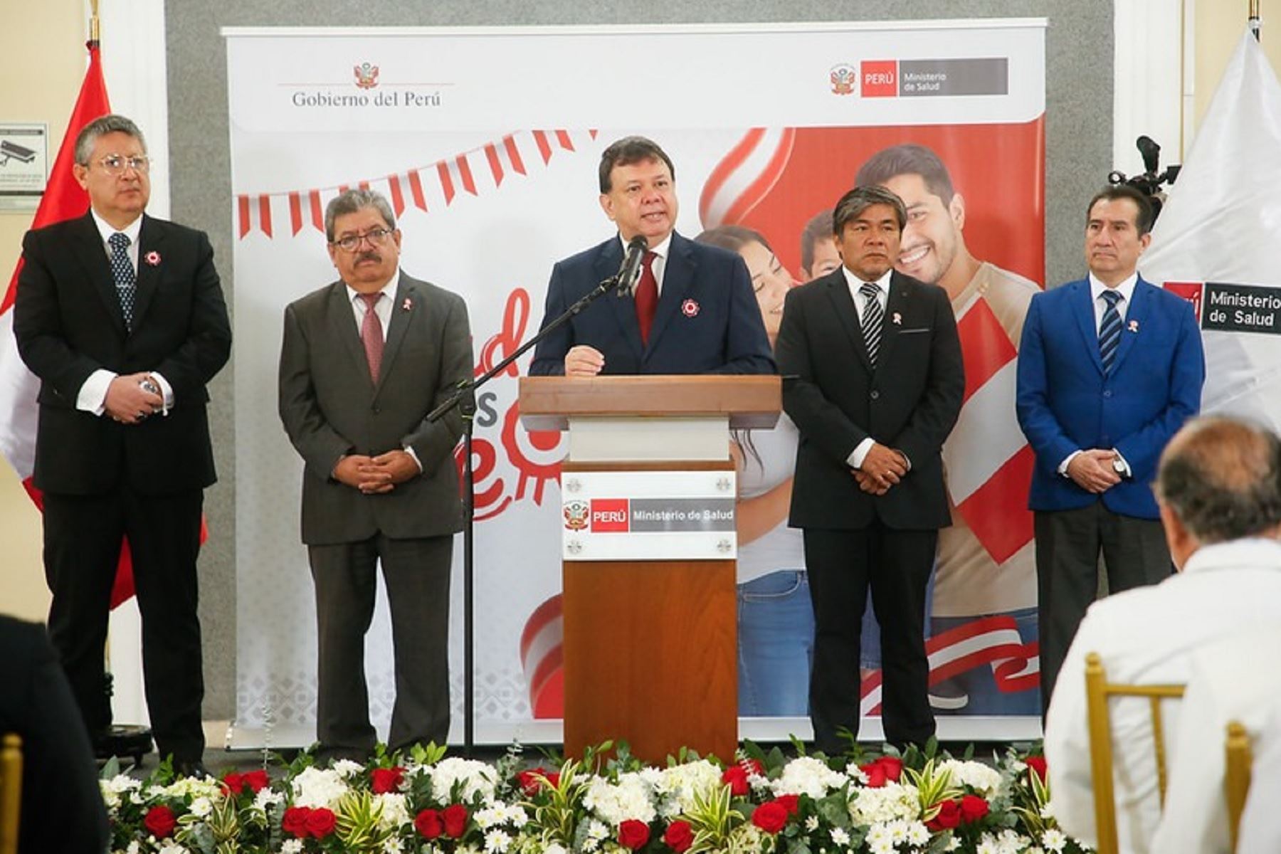 Minsa rinde homenaje al personal de salud en ceremonia por Fiestas Patrias