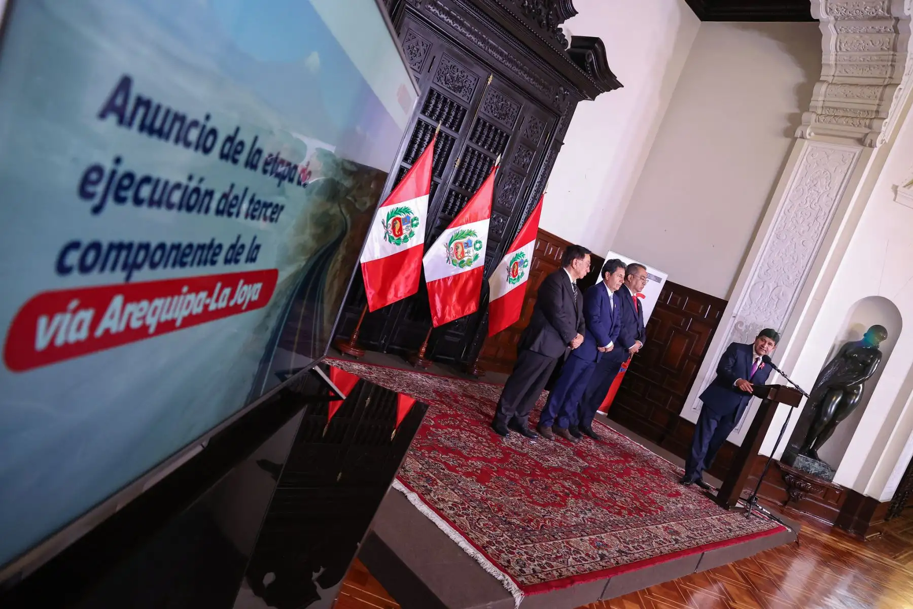 El presidente de la República, José María Balcázar, participó en la ceremonia de anuncio del Convenio para la Ejecución del Tercer Componente de la Vía Arequipa-La Joya, una obra estratégica que fortalecerá la conectividad y el desarrollo del sur del país. Foto: ANDINA/Prensa Presidencia