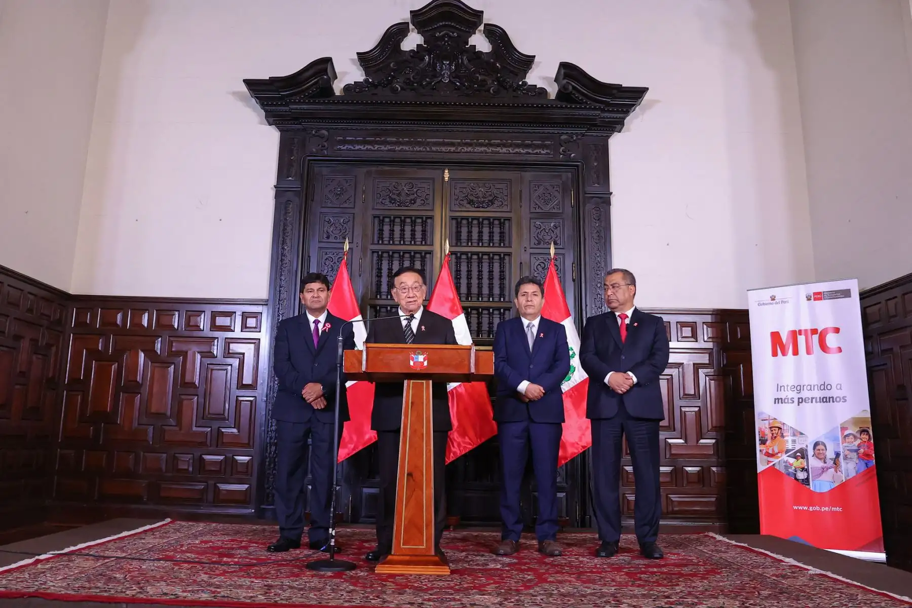 El presidente de la República, José María Balcázar, participó en la ceremonia de anuncio del Convenio para la Ejecución del Tercer Componente de la Vía Arequipa-La Joya, una obra estratégica que fortalecerá la conectividad y el desarrollo del sur del país. Foto: ANDINA/Prensa Presidencia