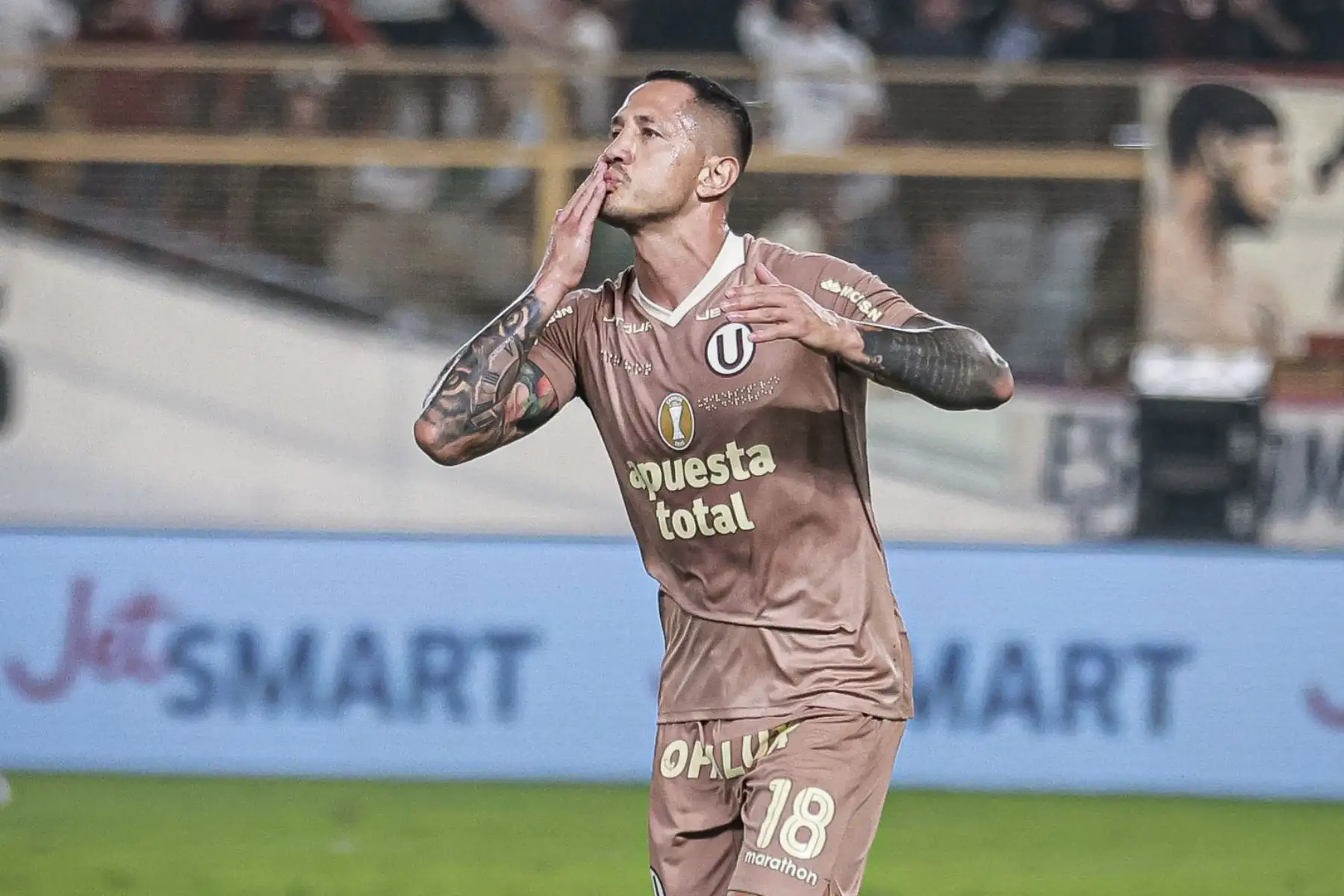 Universitario de Deportes derrotó 2-1 a Cusco FC en el Estadio Monumental por la segunda fecha del Torneo Clausura. Los goles cremas fueron anotados por Alex Valera y Gianluca Lapadula, quien marcó su primer gol con la camiseta crema. Foto: Liga 1