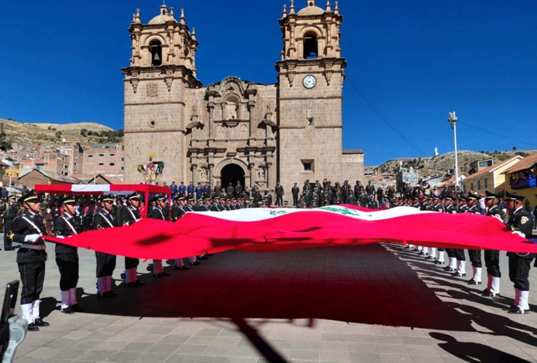 Puno realizó desfile cívico militar por el 205 aniversario patrio