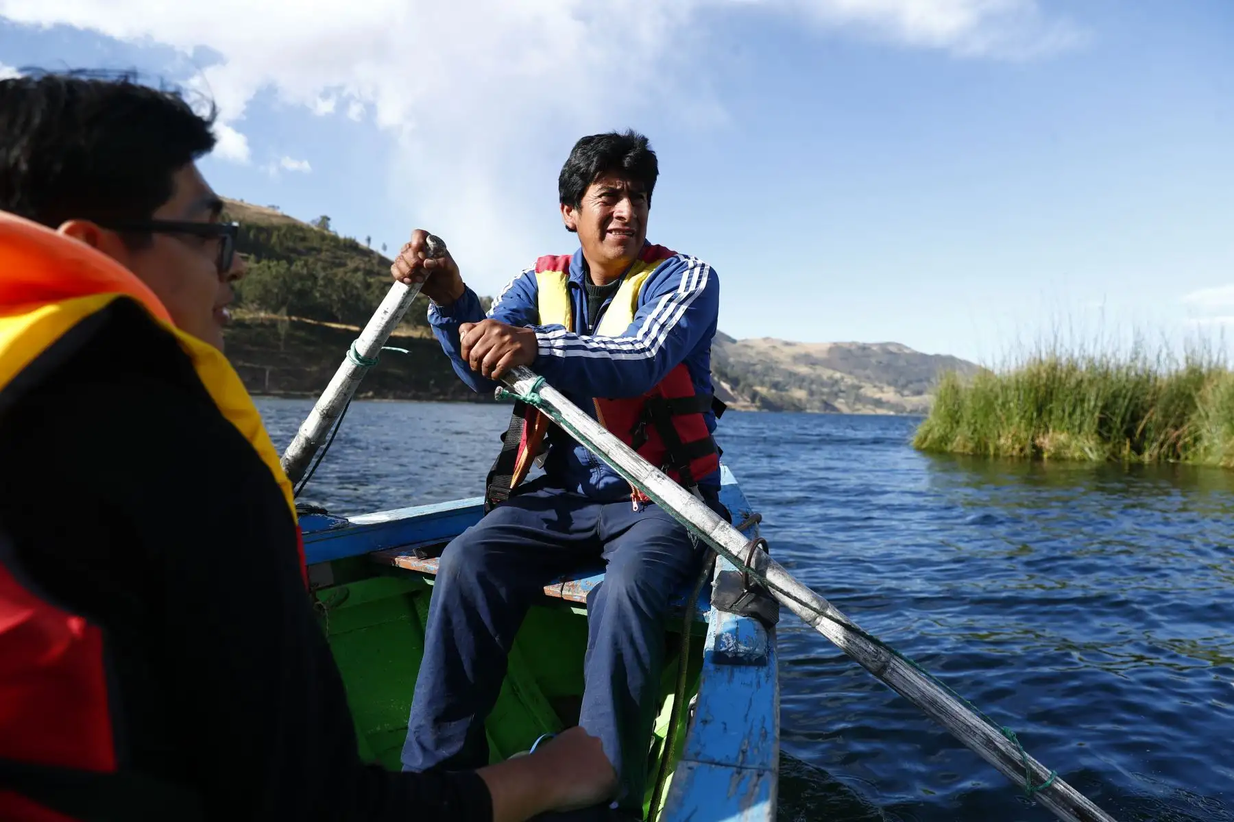 La laguna Pacucha de Apurímac es uno de los principales atractivos de la región. Muchos turistas suelen pasear por la laguna en bote, apreciar el paisaje y la fauna silvestre que ahí habita, y de paso disfrutar de la gastronomía del lugar y visitar el sitio arqueológico de Sóndor que se ubica muy cerca. Foto: ANDINA/Daniel Bracamonte