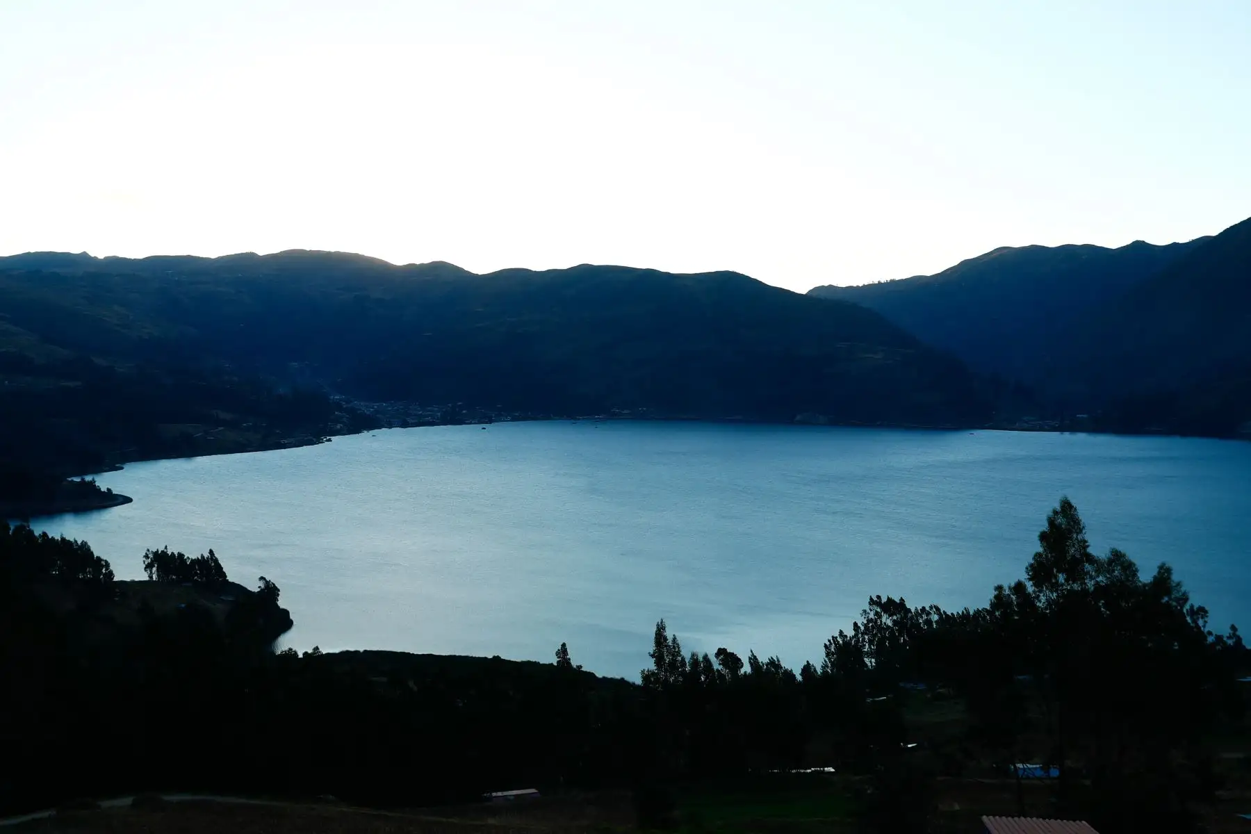La laguna Pacucha de Apurímac es uno de los principales atractivos de la región. Muchos turistas suelen pasear por la laguna en bote, apreciar el paisaje y la fauna silvestre que ahí habita, y de paso disfrutar de la gastronomía del lugar y visitar el sitio arqueológico de Sóndor que se ubica muy cerca. Foto: ANDINA/Daniel Bracamonte