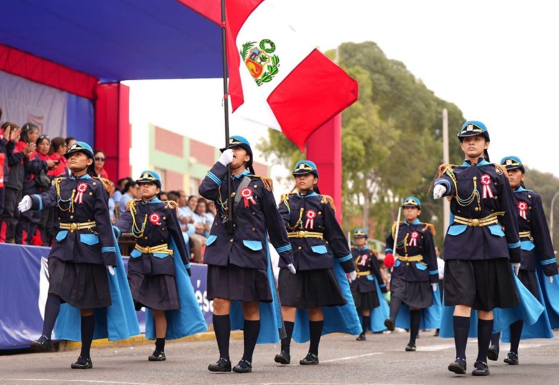 Fiestas Patrias: más de 3 mil escolares rindieron homenaje al Perú con paso marcial