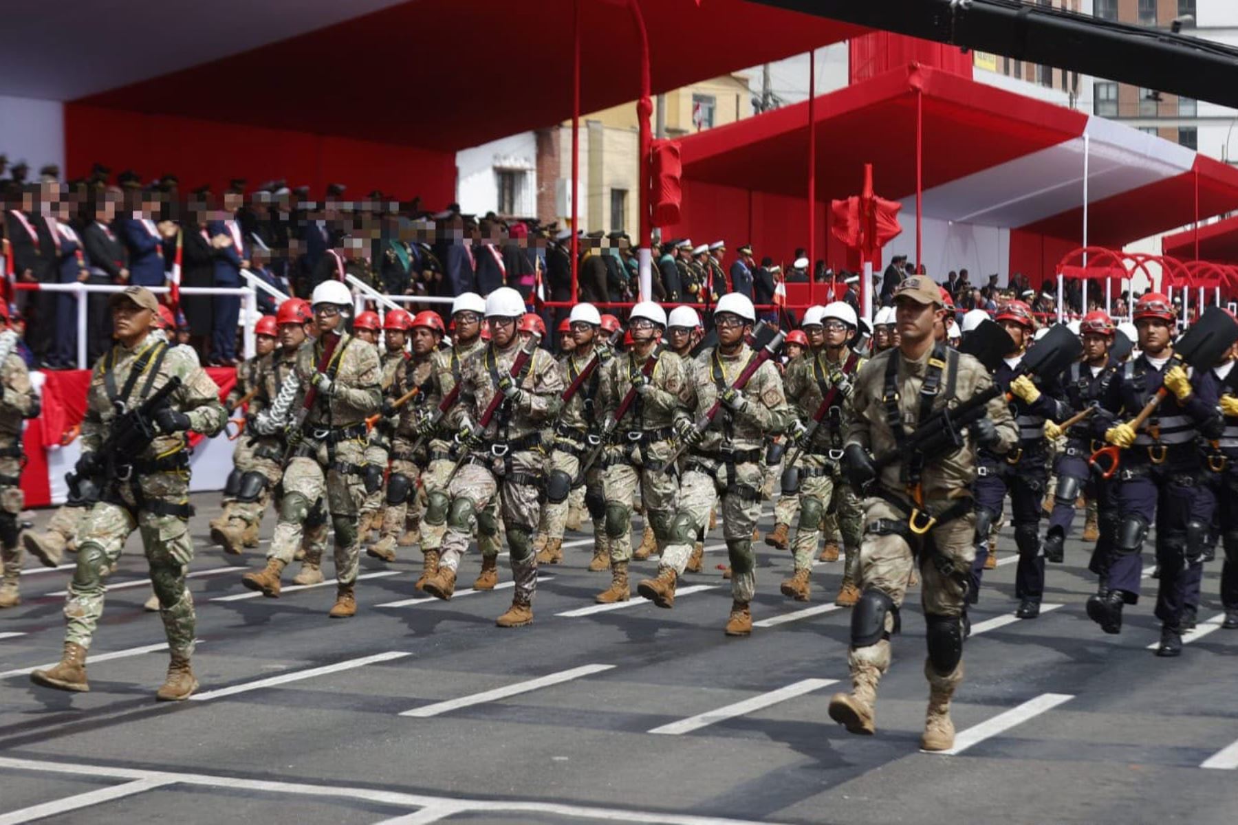 Presidente de Cámara de Diputados destaca vocación en Parada y Desfile Cívico Militar