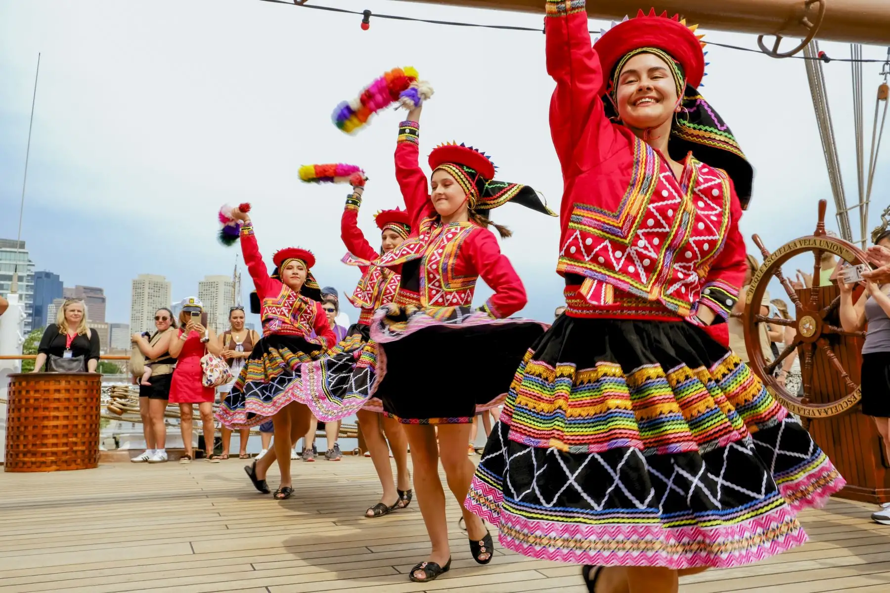 La Comisión de Promoción del Perú para la Exportación y el Turismo (PROMPERÚ), entidad adscrita al Mincetur, llevó la esencia del Perú a Nueva York y Boston a través de la Casa Perú, un espacio de promoción de la Marca Perú instalado a bordo del B.A.P. Unión que permitió acercar la riqueza turística, gastronómica, cultural y exportable del país a más de 40 000 visitantes estadounidenses. Foto: Promperú
