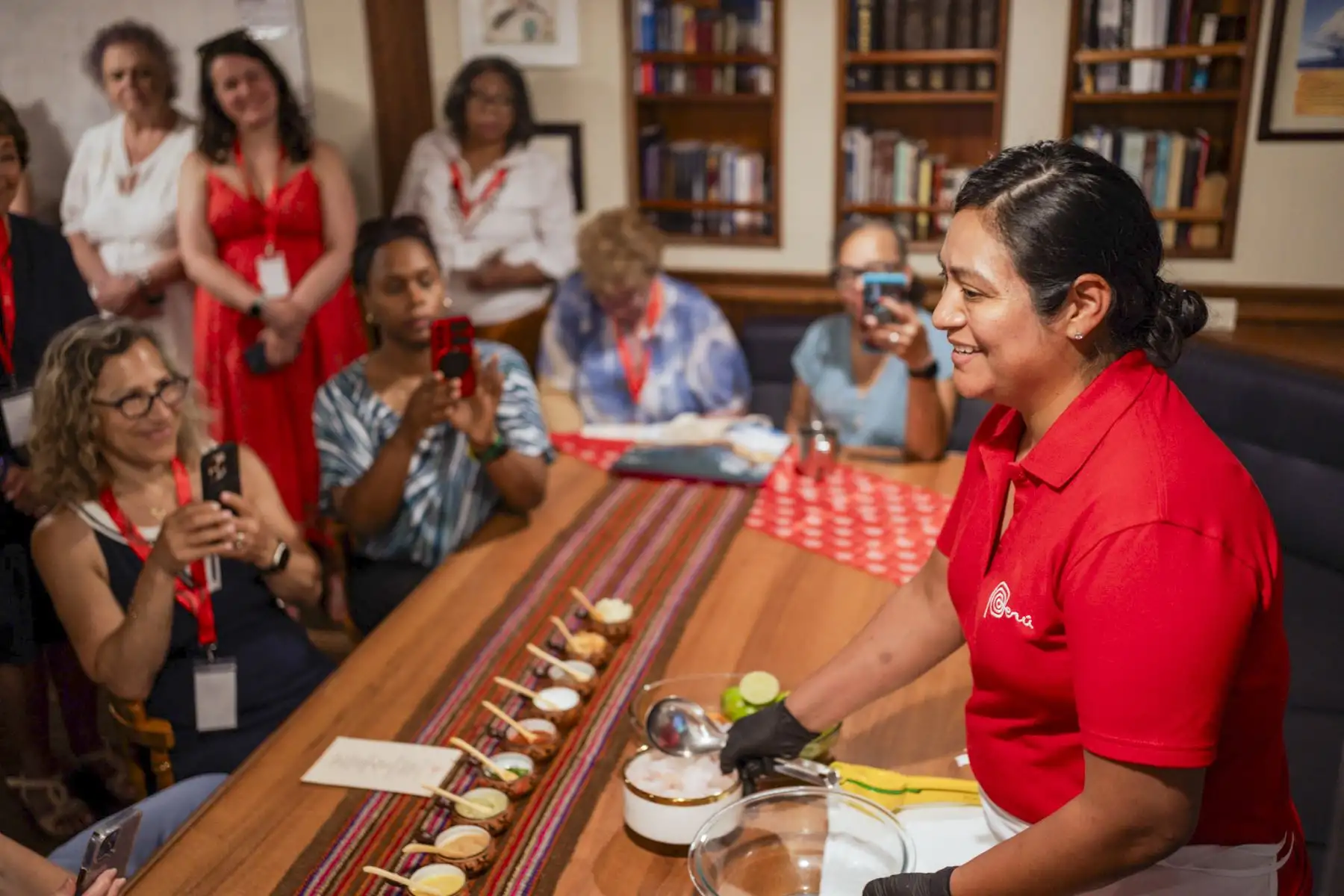 La Comisión de Promoción del Perú para la Exportación y el Turismo (PROMPERÚ), entidad adscrita al Mincetur, llevó la esencia del Perú a Nueva York y Boston a través de la Casa Perú, un espacio de promoción de la Marca Perú instalado a bordo del B.A.P. Unión que permitió acercar la riqueza turística, gastronómica, cultural y exportable del país a más de 40 000 visitantes estadounidenses. Foto: Promperú
