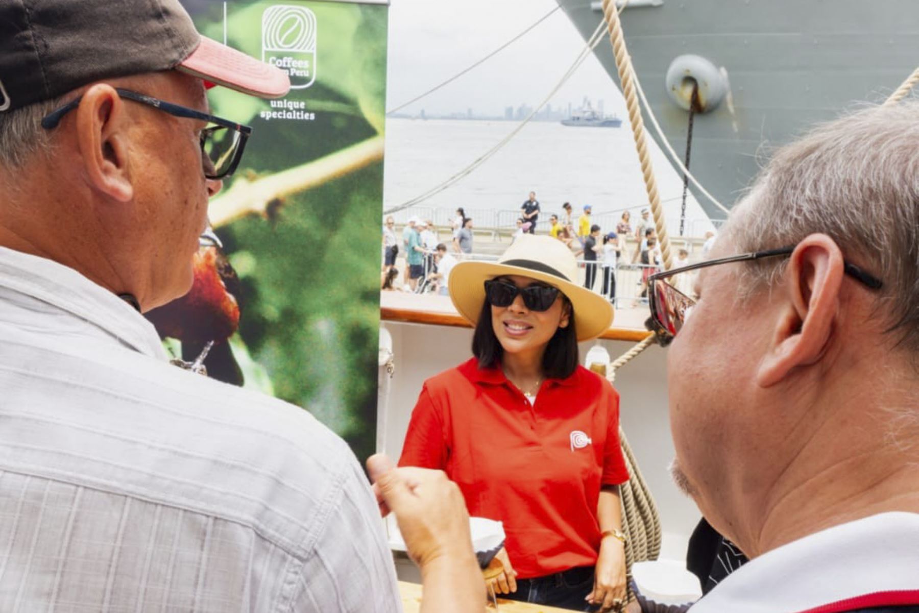 La Comisión de Promoción del Perú para la Exportación y el Turismo (PROMPERÚ), entidad adscrita al Mincetur, llevó la esencia del Perú a Nueva York y Boston a través de la Casa Perú, un espacio de promoción de la Marca Perú instalado a bordo del B.A.P. Unión que permitió acercar la riqueza turística, gastronómica, cultural y exportable del país a más de 40 000 visitantes estadounidenses. Foto: Promperú