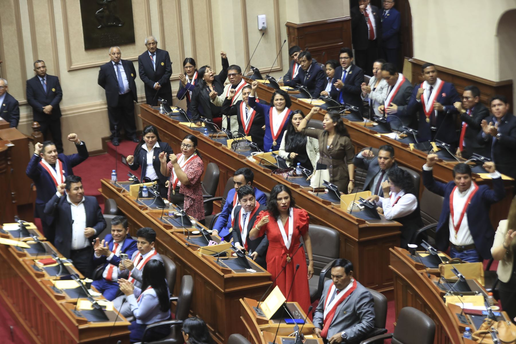 El diputado de la bancada del Buen Gobierno, Oscar Reto Otero fue electo presidente de la Cámara de Diputados para el periodo 2026-2027, tras la elección de la mesa directiva de esa cámara desarrollado este domingo en el Parlamento. La Mesa Directiva la completan Analí Márquez Huanca (Juntos por el Perú) como primera vicepresidenta; Harvey Colchado (Ahora Nación), como segundo presidente; y José Yataco (Partido Político Obras) como tercer vicepresidente. Foto: ANDINA/Ricardo Cuba
