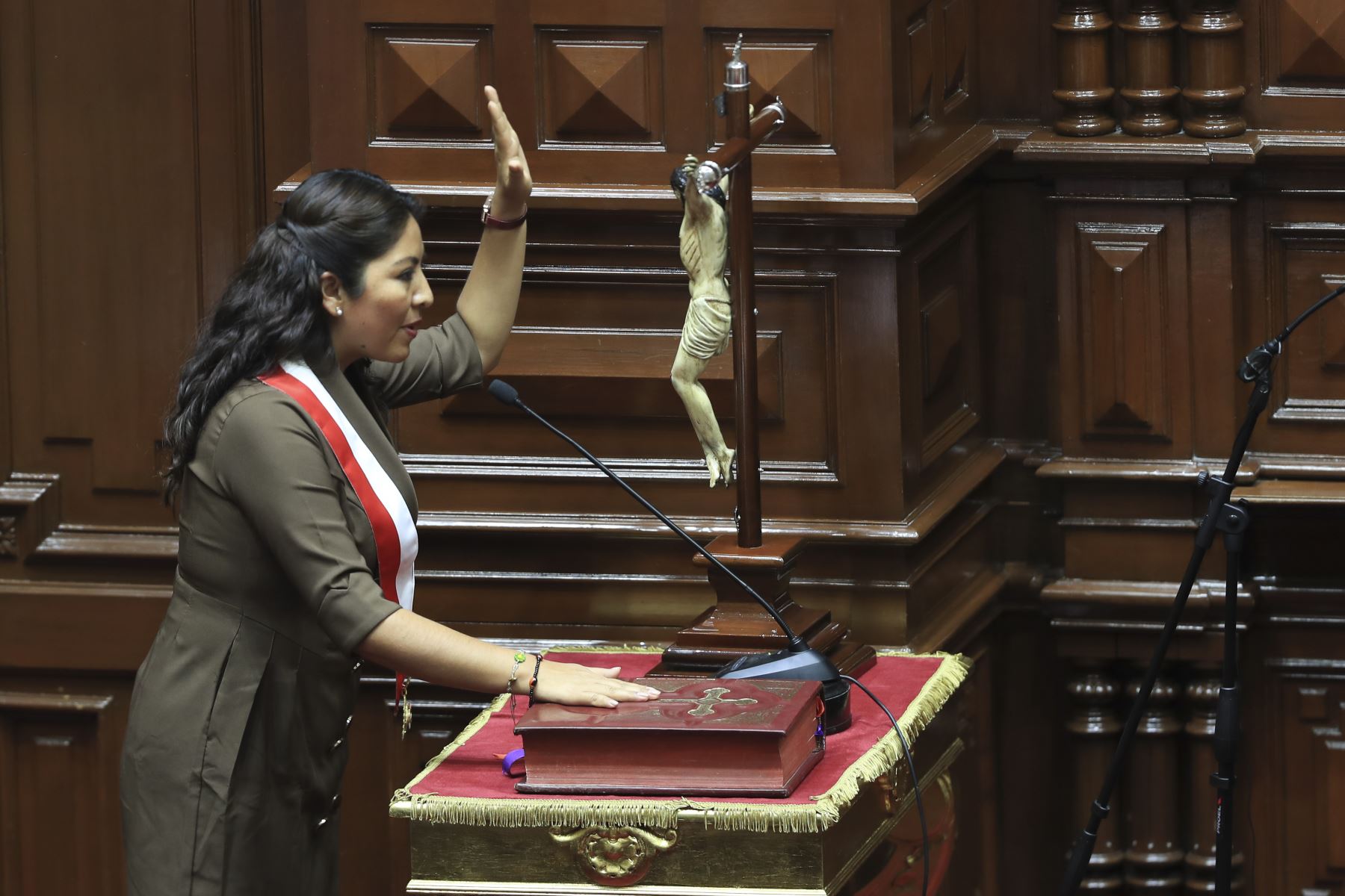 El diputado de la bancada del Buen Gobierno, Oscar Reto Otero fue electo presidente de la Cámara de Diputados para el periodo 2026-2027, tras la elección de la mesa directiva de esa cámara desarrollado este domingo en el Parlamento. La Mesa Directiva la completan Analí Márquez Huanca (Juntos por el Perú) como primera vicepresidenta; Harvey Colchado (Ahora Nación), como segundo presidente; y José Yataco (Partido Político Obras) como tercer vicepresidente. Foto: ANDINA/Ricardo Cuba
