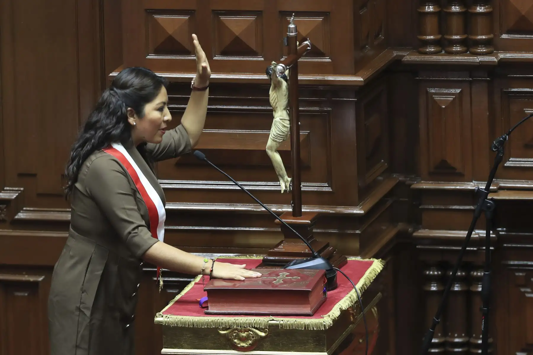El diputado de la bancada del Buen Gobierno, Oscar Reto Otero fue electo presidente de la Cámara de Diputados para el periodo 2026-2027, tras la elección de la mesa directiva de esa cámara desarrollado este domingo en el Parlamento. La Mesa Directiva la completan Analí Márquez Huanca (Juntos por el Perú) como primera vicepresidenta; Harvey Colchado (Ahora Nación), como segundo presidente; y José Yataco (Partido Político Obras) como tercer vicepresidente. Foto: ANDINA/Ricardo Cuba