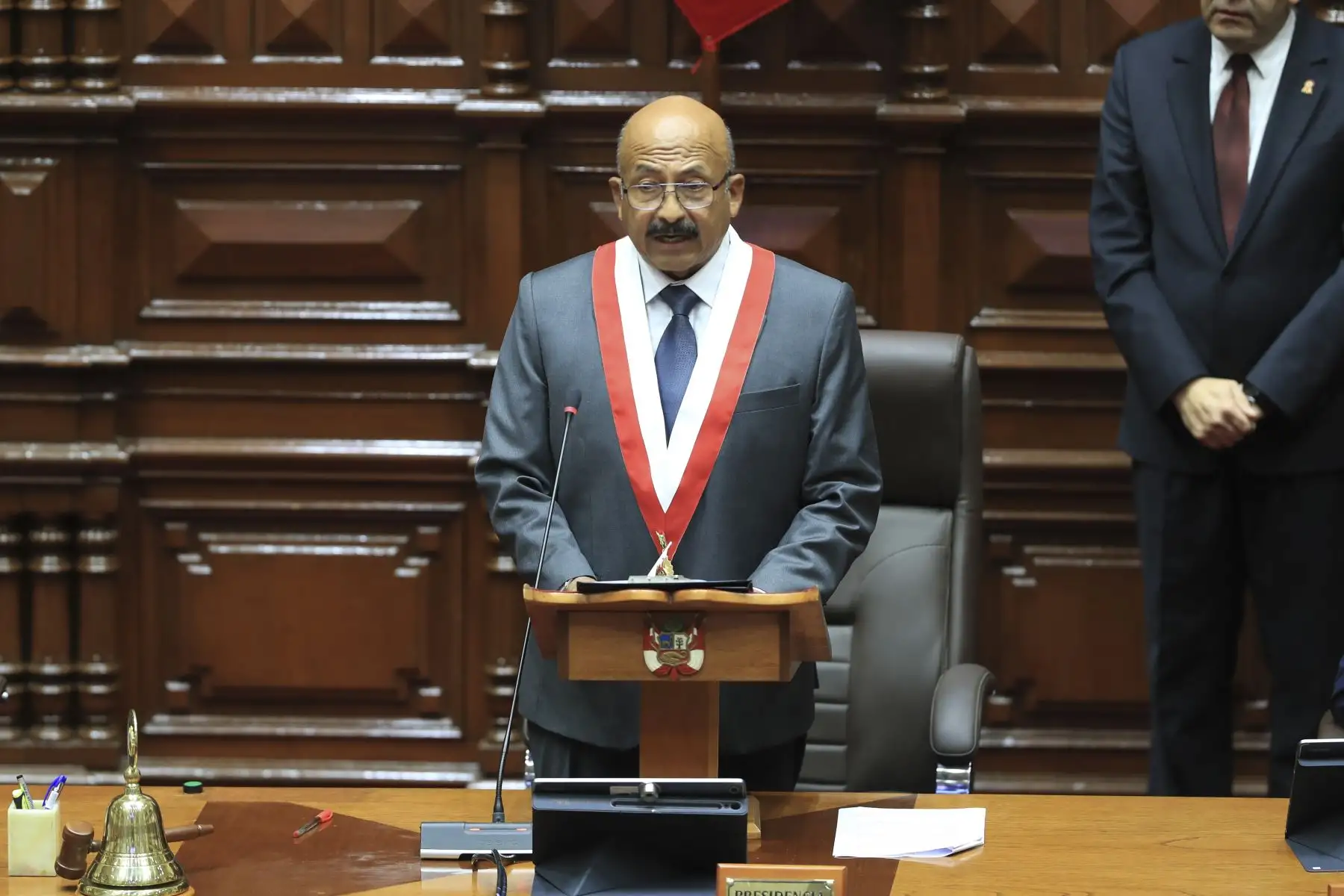 El diputado de la bancada del Buen Gobierno, Oscar Reto Otero fue electo presidente de la Cámara de Diputados para el periodo 2026-2027, tras la elección de la mesa directiva de esa cámara desarrollado este domingo en el Parlamento. La Mesa Directiva la completan Analí Márquez Huanca (Juntos por el Perú) como primera vicepresidenta; Harvey Colchado (Ahora Nación), como segundo presidente; y José Yataco (Partido Político Obras) como tercer vicepresidente. Foto: ANDINA/Ricardo Cuba