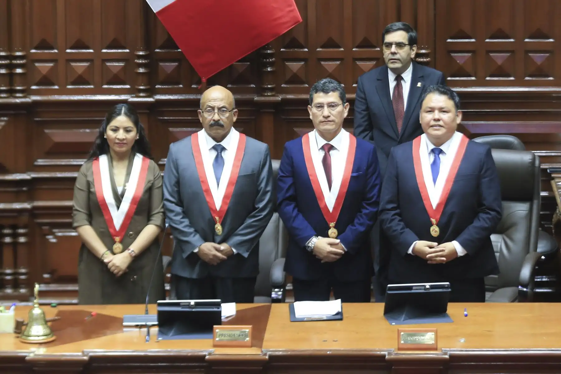 El diputado de la bancada del Buen Gobierno, Oscar Reto Otero fue electo presidente de la Cámara de Diputados para el periodo 2026-2027, tras la elección de la mesa directiva de esa cámara desarrollado este domingo en el Parlamento. La Mesa Directiva la completan Analí Márquez Huanca (Juntos por el Perú) como primera vicepresidenta; Harvey Colchado (Ahora Nación), como segundo presidente; y José Yataco (Partido Político Obras) como tercer vicepresidente. Foto: ANDINA/Ricardo Cuba