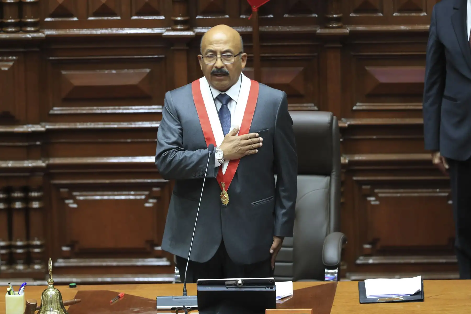 El diputado de la bancada del Buen Gobierno, Oscar Reto Otero fue electo presidente de la Cámara de Diputados para el periodo 2026-2027, tras la elección de la mesa directiva de esa cámara desarrollado este domingo en el Parlamento. La Mesa Directiva la completan Analí Márquez Huanca (Juntos por el Perú) como primera vicepresidenta; Harvey Colchado (Ahora Nación), como segundo presidente; y José Yataco (Partido Político Obras) como tercer vicepresidente. Foto: ANDINA/Ricardo Cuba