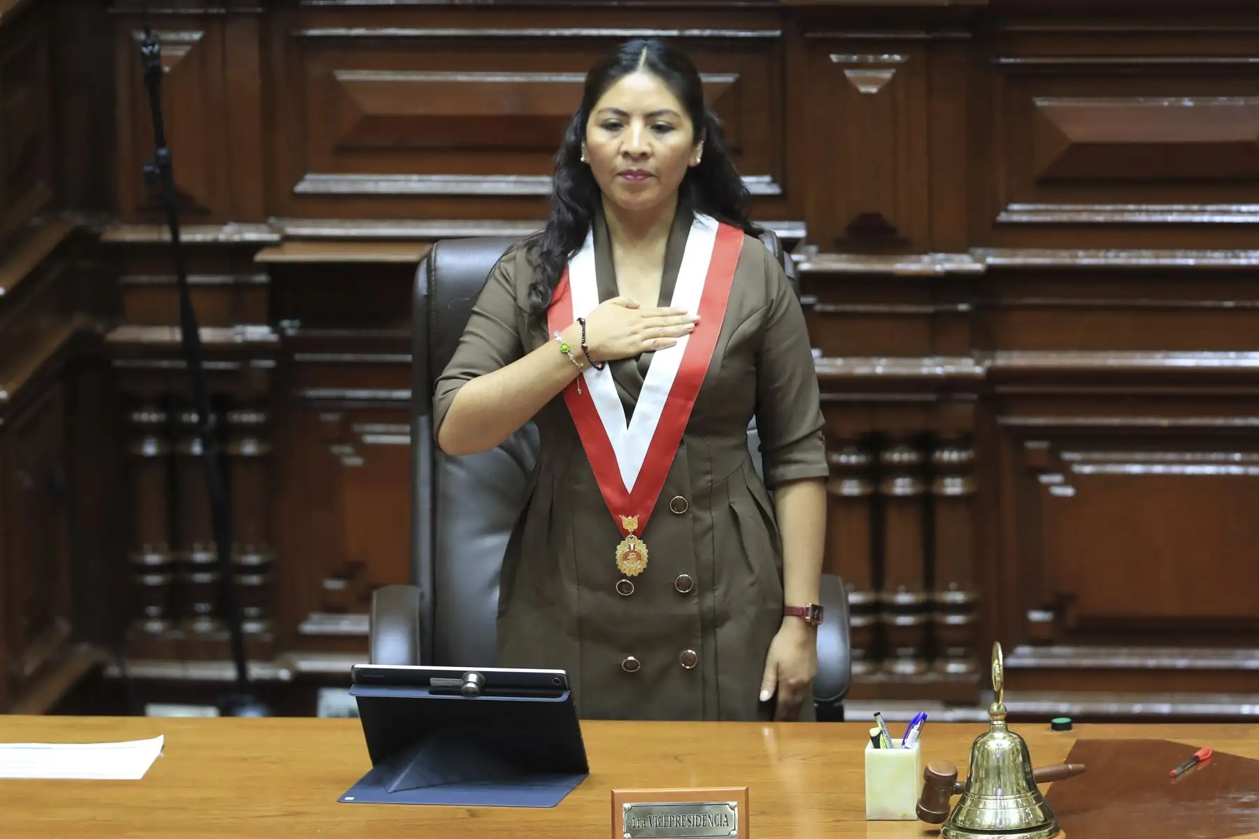 El diputado de la bancada del Buen Gobierno, Oscar Reto Otero fue electo presidente de la Cámara de Diputados para el periodo 2026-2027, tras la elección de la mesa directiva de esa cámara desarrollado este domingo en el Parlamento. La Mesa Directiva la completan Analí Márquez Huanca (Juntos por el Perú) como primera vicepresidenta; Harvey Colchado (Ahora Nación), como segundo presidente; y José Yataco (Partido Político Obras) como tercer vicepresidente. Foto: ANDINA/Ricardo Cuba