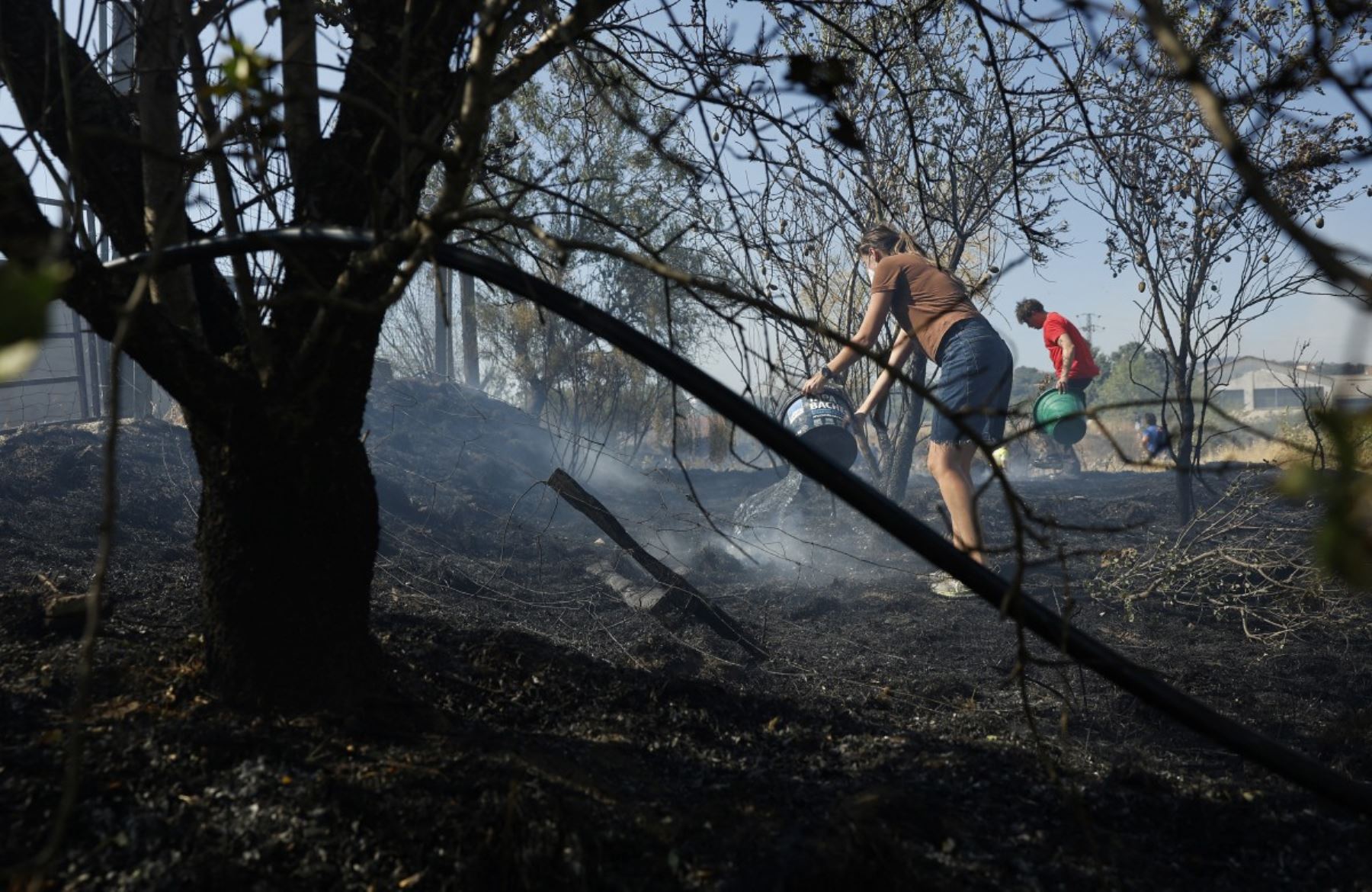 España: incendios cerca de Madrid disminuyen su avance