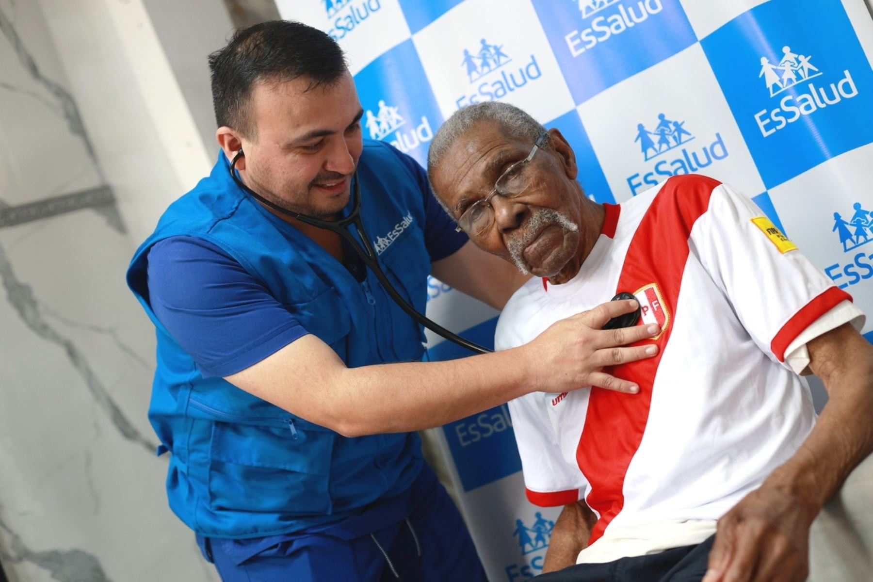 Fiestas Patrias: peruano de 105 años celebra y revela su secreto para una larga vida
