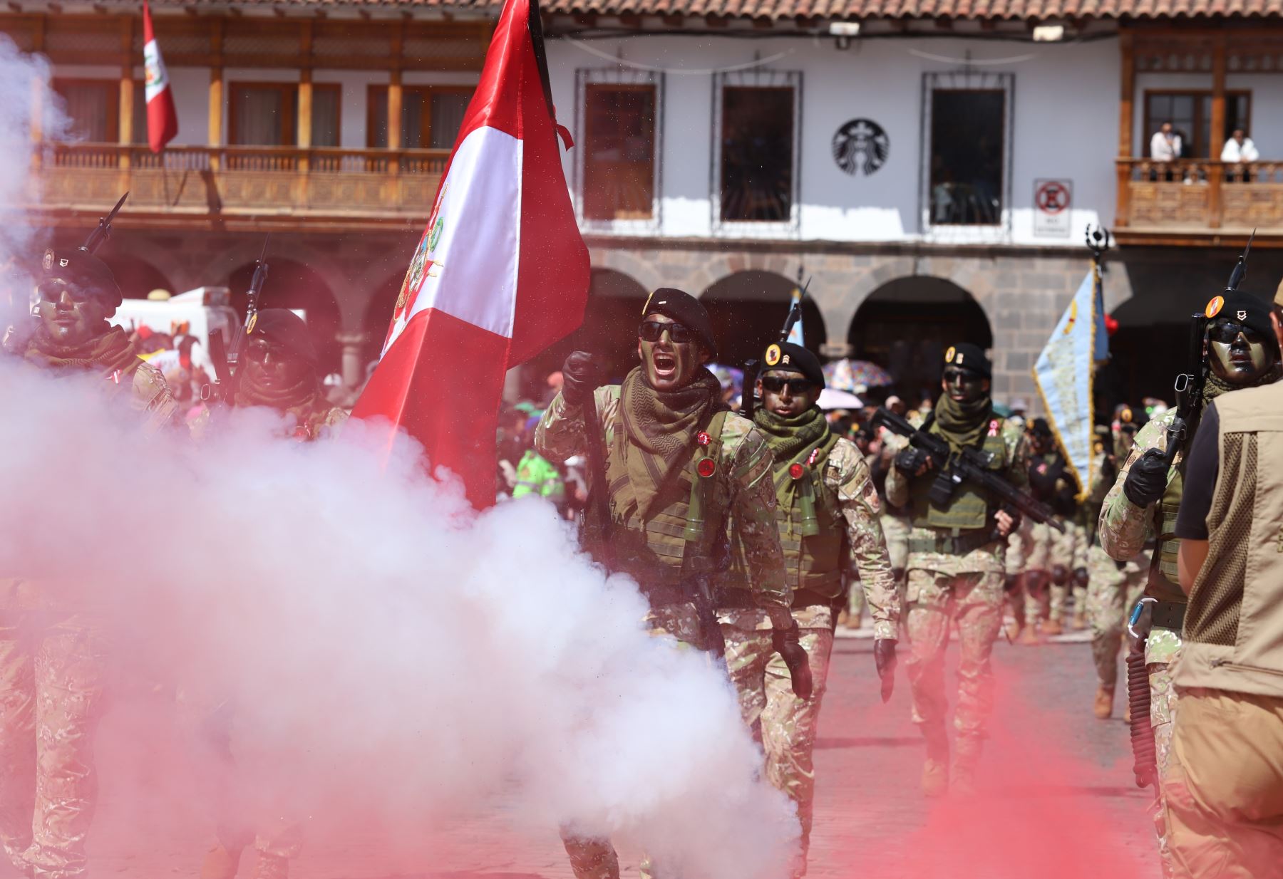 Cusqueños y visitantes disfrutaron del Gran Desfile Cívico por Fiestas Patrias
