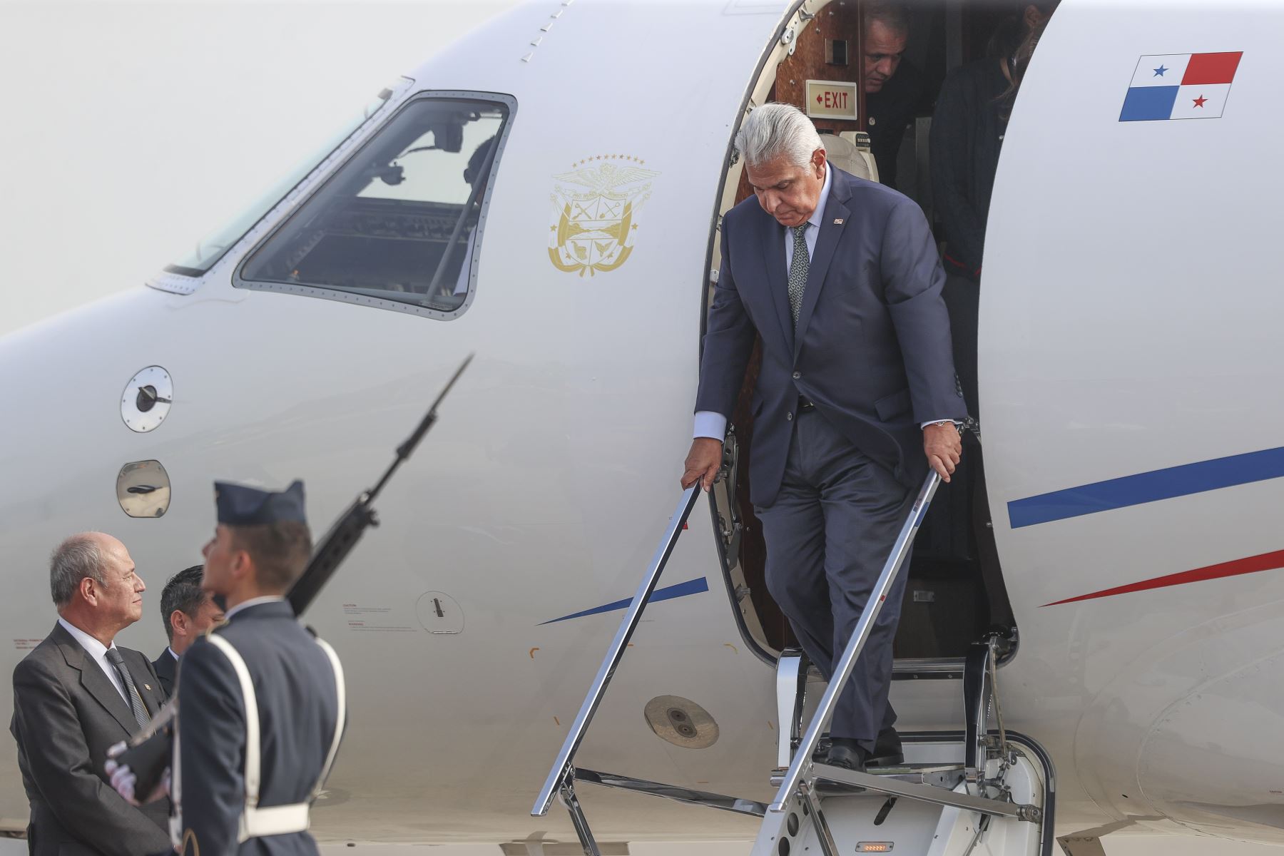 El presidente de Panamá, José Raúl Mulino, llega al Perú para participar en la ceremonia de transmisión del mando supremo a la presidenta electa, Keiko Fujimori, que se realizará el martes 28 de julio. Foto: ANDINA/Jhonel Rodríguez Robles