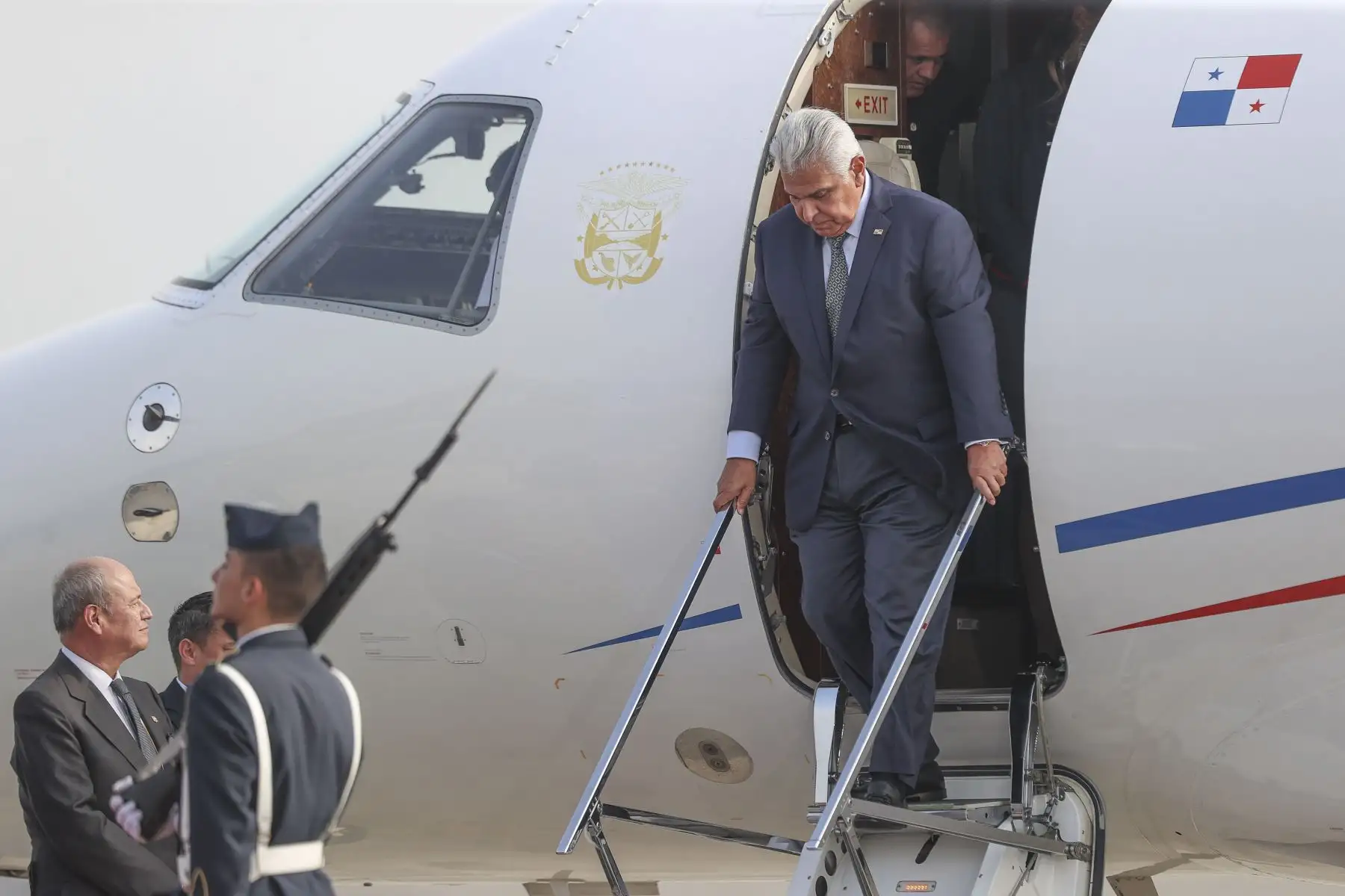 El presidente de Panamá, José Raúl Mulino, llega al Perú para participar en la ceremonia de transmisión del mando supremo a la presidenta electa, Keiko Fujimori, que se realizará el martes 28 de julio. Foto: ANDINA/Jhonel Rodríguez Robles