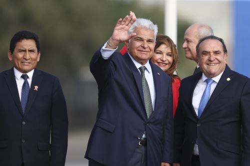 Presidente de Panamá llega al Perú para transmisión del mando presidencial