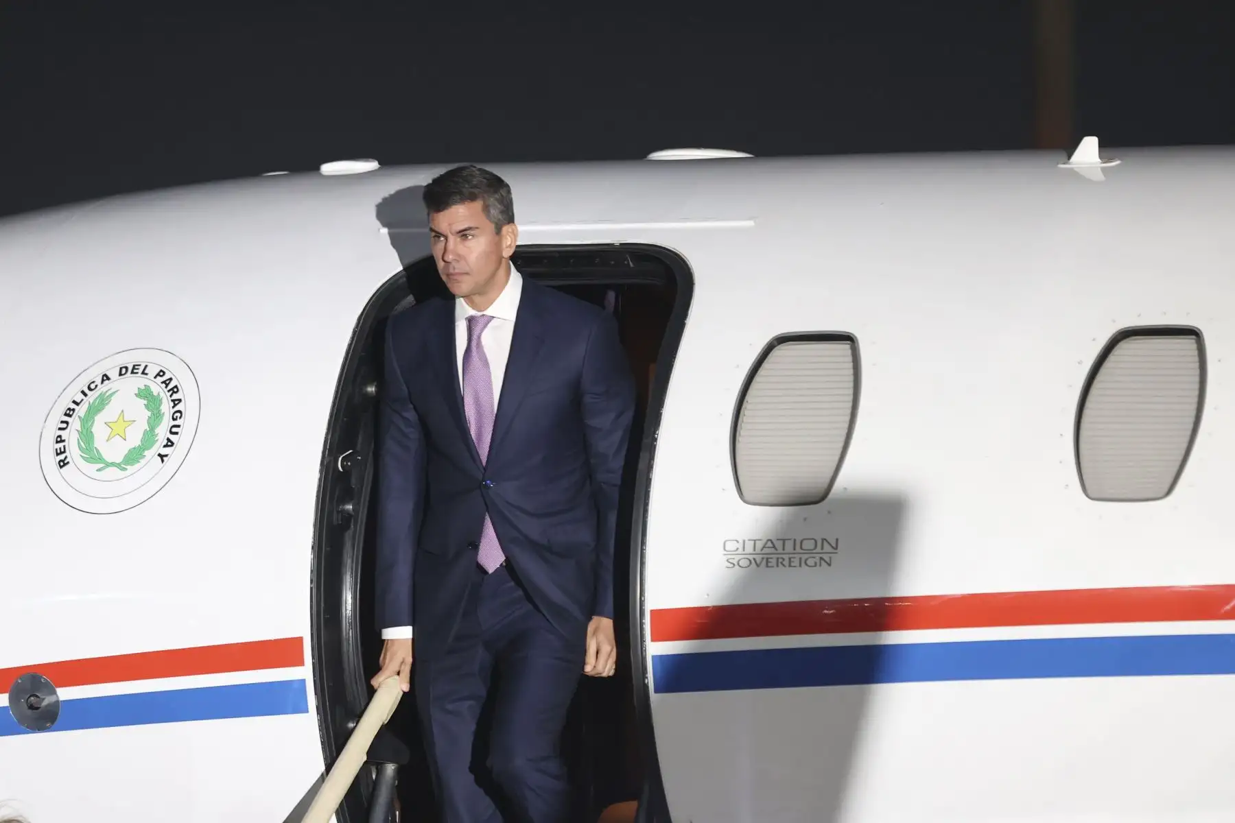 El presidente de Paraguay, Santiago Peña, llega al Perú para participar en la ceremonia de transmisión del mando supremo a la presidenta electa, Keiko Fujimori, que se realizará el martes 28 de julio. Foto: ANDINA/Jhonel Rodríguez Robles