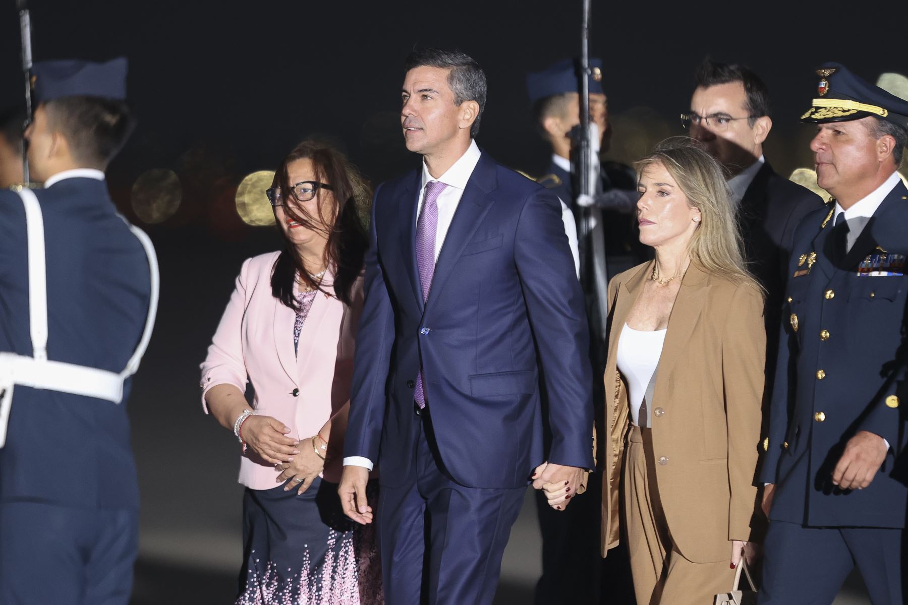 El presidente de Paraguay, Santiago Peña, llega al Perú para participar en la ceremonia de transmisión del mando supremo a la presidenta electa, Keiko Fujimori, que se realizará el martes 28 de julio. Foto: ANDINA/Jhonel Rodríguez Robles