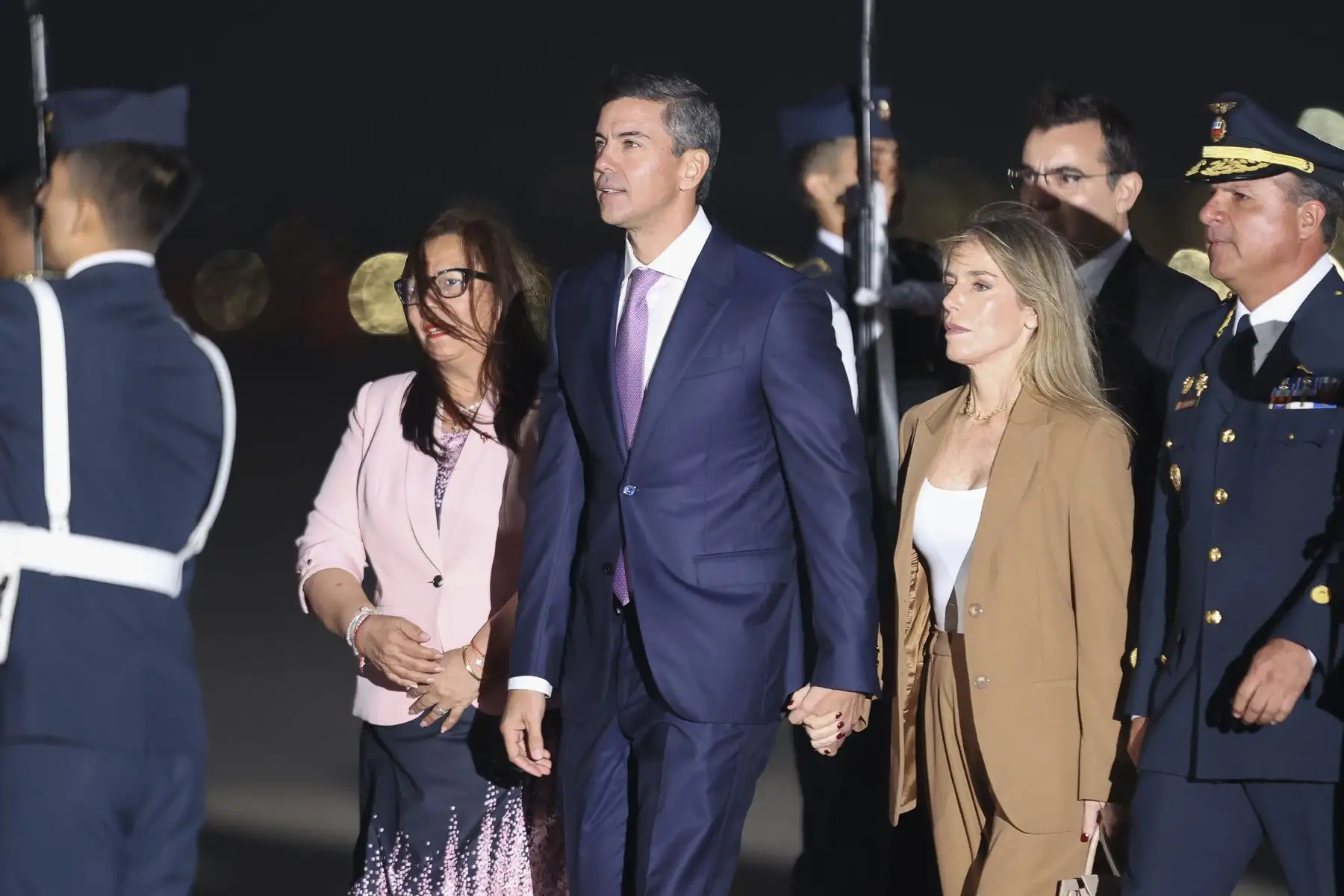 El presidente de Paraguay, Santiago Peña, llega al Perú para participar en la ceremonia de transmisión del mando supremo a la presidenta electa, Keiko Fujimori, que se realizará el martes 28 de julio. Foto: ANDINA/Jhonel Rodríguez Robles