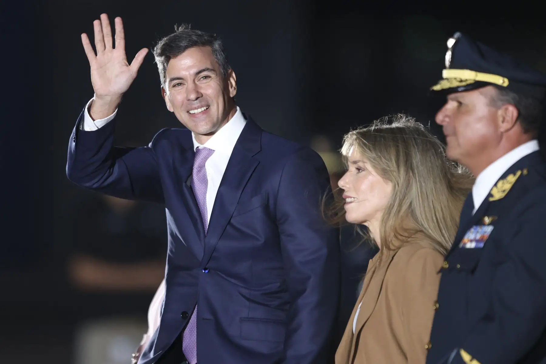 El presidente de Paraguay, Santiago Peña, llega al Perú para participar en la ceremonia de transmisión del mando supremo a la presidenta electa, Keiko Fujimori, que se realizará el martes 28 de julio. Foto: ANDINA/Jhonel Rodríguez Robles