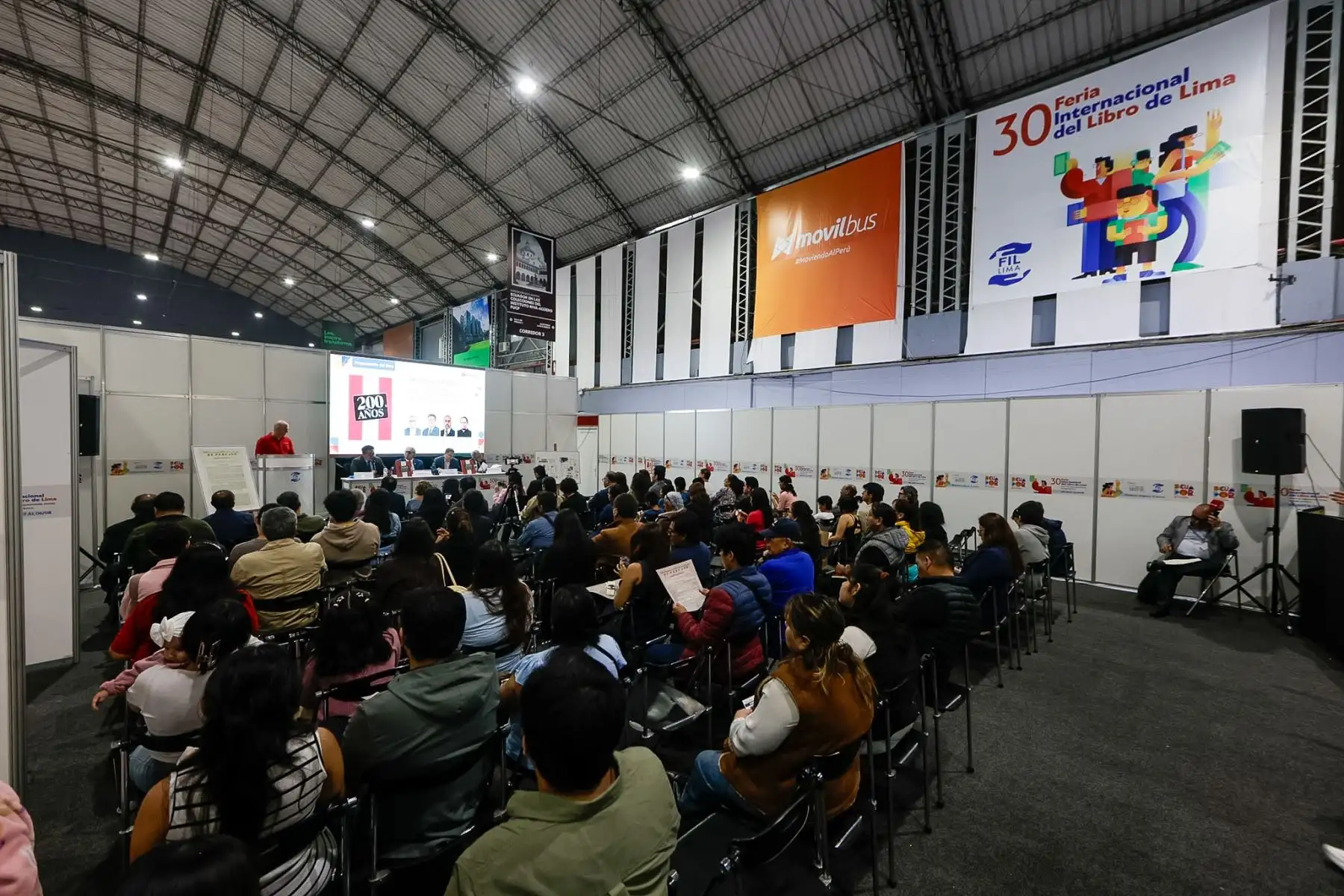 Editora Perú presentó en la FIL Lima 2026 el libro “200 años de El Peruano 1825-2025. Preservando la memoria, narrando nuestra historia”, publicación de su Fondo Editorial que recorre la historia del Diario Oficial desde su fundación en 1825 hasta su evolución digital, resaltando su legado como memoria documental del Perú. Foto: ANDINA/Luis Iparraguirre.