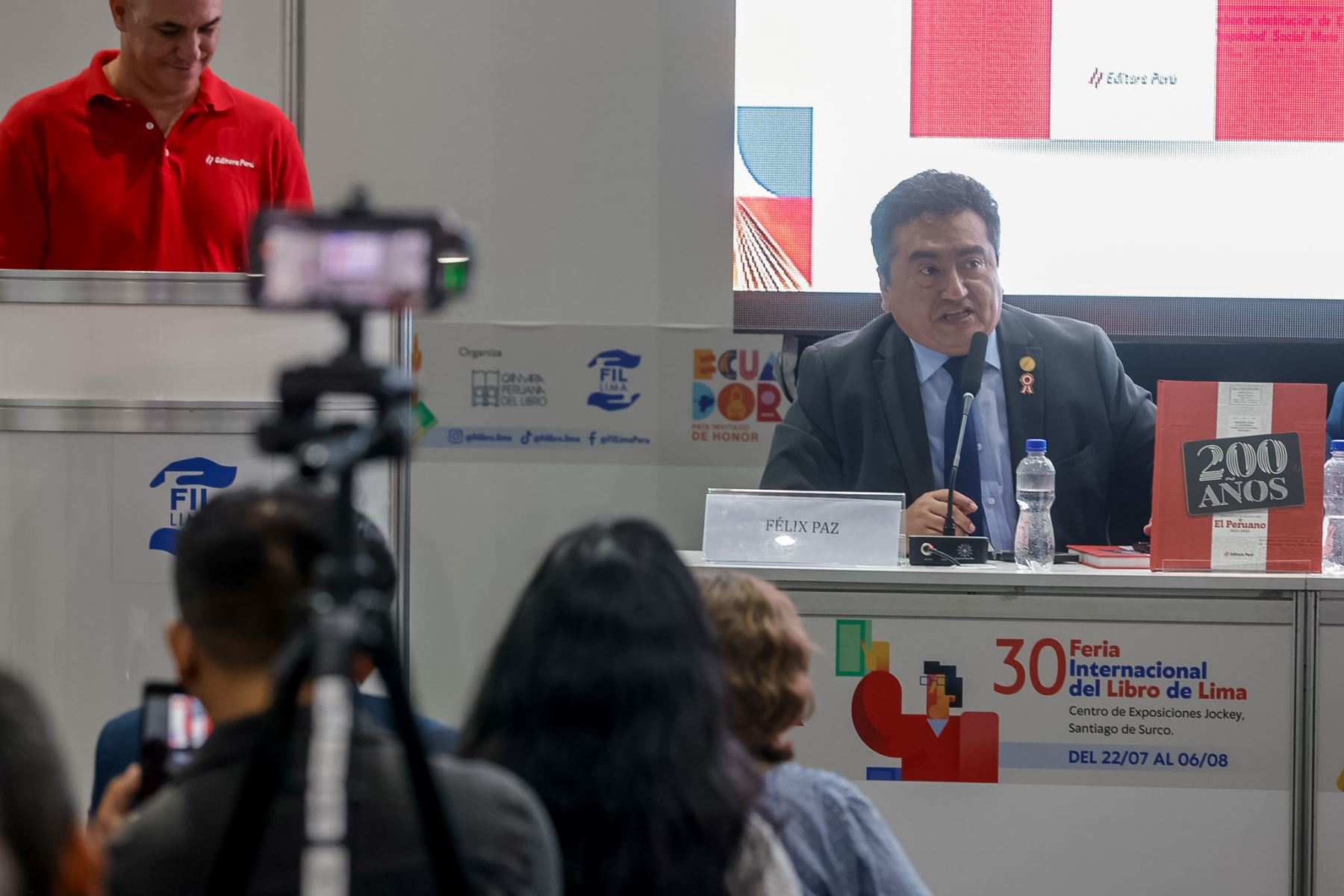 Editora Perú presentó en la FIL Lima 2026 el libro “200 años de El Peruano 1825-2025. Preservando la memoria, narrando nuestra historia”, publicación de su Fondo Editorial que recorre la historia del Diario Oficial desde su fundación en 1825 hasta su evolución digital, resaltando su legado como memoria documental del Perú. Foto: ANDINA/Luis Iparraguirre.