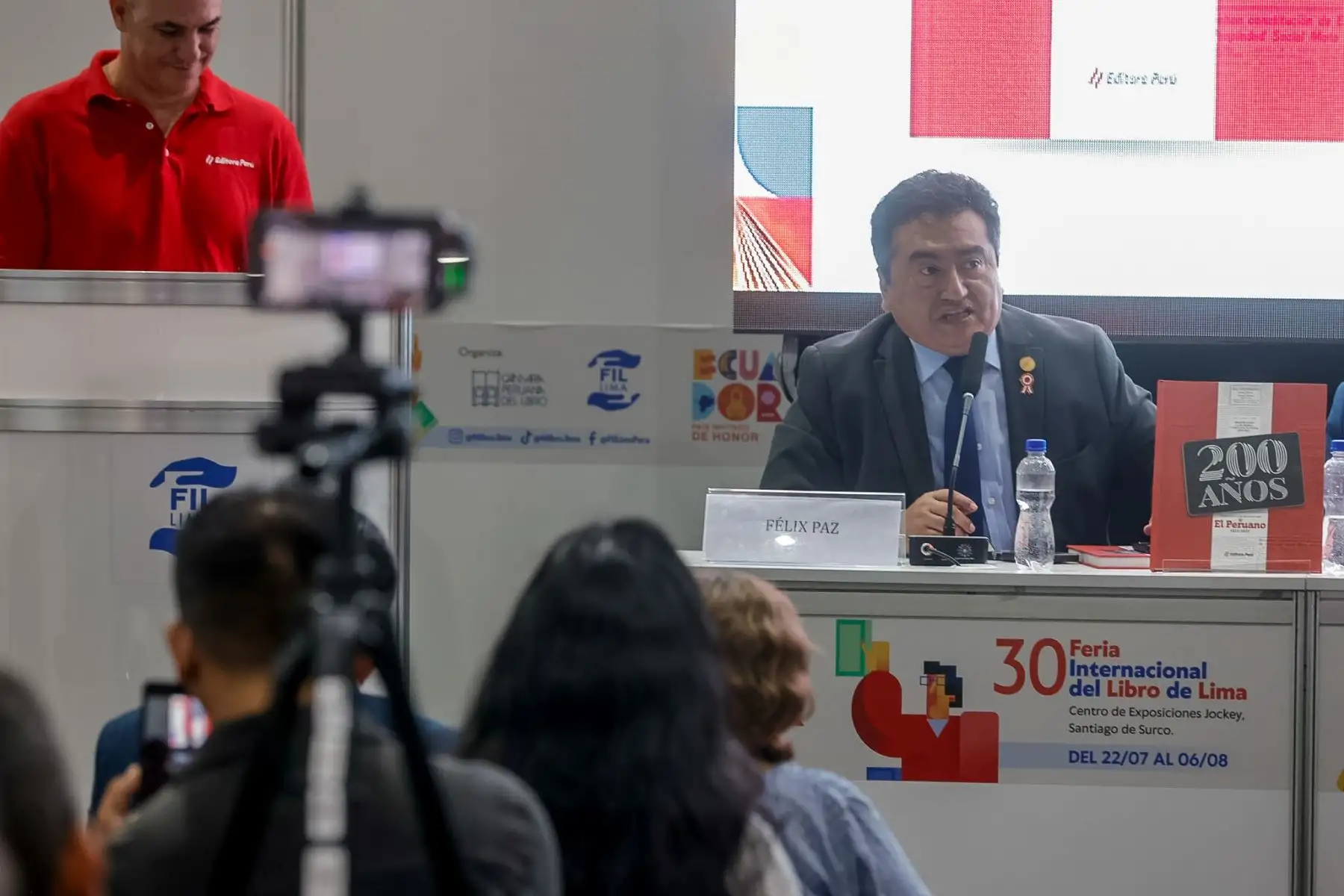 Editora Perú presentó en la FIL Lima 2026 el libro “200 años de El Peruano 1825-2025. Preservando la memoria, narrando nuestra historia”, publicación de su Fondo Editorial que recorre la historia del Diario Oficial desde su fundación en 1825 hasta su evolución digital, resaltando su legado como memoria documental del Perú. Foto: ANDINA/Luis Iparraguirre.