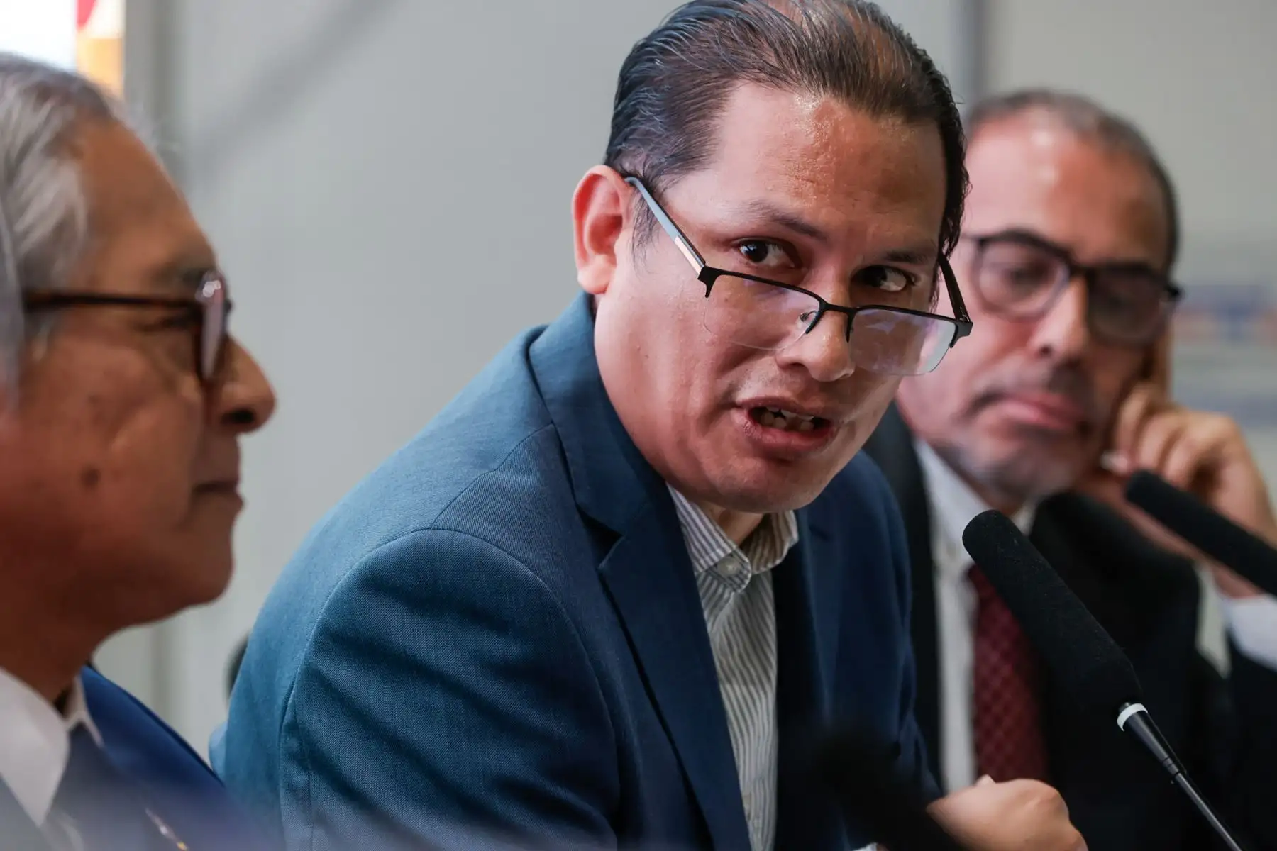 Editora Perú presentó en la FIL Lima 2026 el libro “200 años de El Peruano 1825-2025. Preservando la memoria, narrando nuestra historia”, publicación de su Fondo Editorial que recorre la historia del Diario Oficial desde su fundación en 1825 hasta su evolución digital, resaltando su legado como memoria documental del Perú. Foto: ANDINA/Luis Iparraguirre.