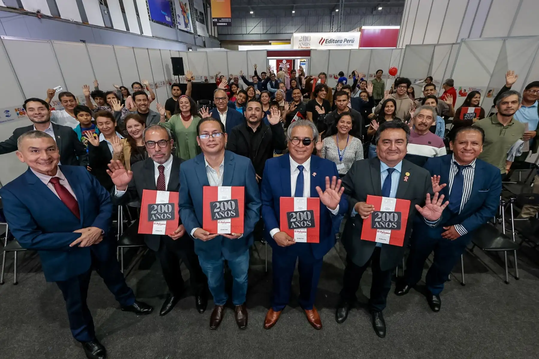 Editora Perú presentó en la FIL Lima 2026 el libro “200 años de El Peruano 1825-2025. Preservando la memoria, narrando nuestra historia”, publicación de su Fondo Editorial que recorre la historia del Diario Oficial desde su fundación en 1825 hasta su evolución digital, resaltando su legado como memoria documental del Perú. Foto: ANDINA/Luis Iparraguirre.