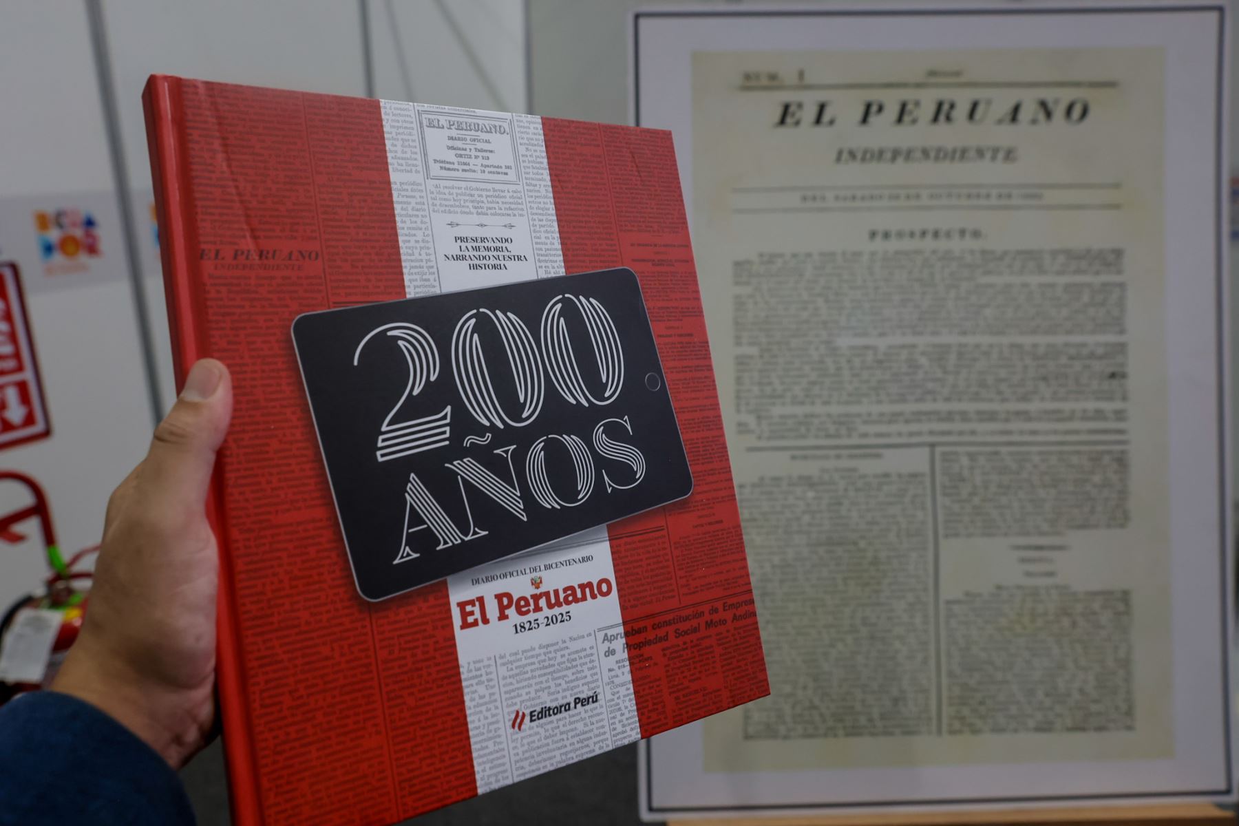 Editora Perú presentó en la FIL Lima 2026 el libro “200 años de El Peruano 1825-2025. Preservando la memoria, narrando nuestra historia”, publicación de su Fondo Editorial que recorre la historia del Diario Oficial desde su fundación en 1825 hasta su evolución digital, resaltando su legado como memoria documental del Perú. Foto: ANDINA/Luis Iparraguirre.