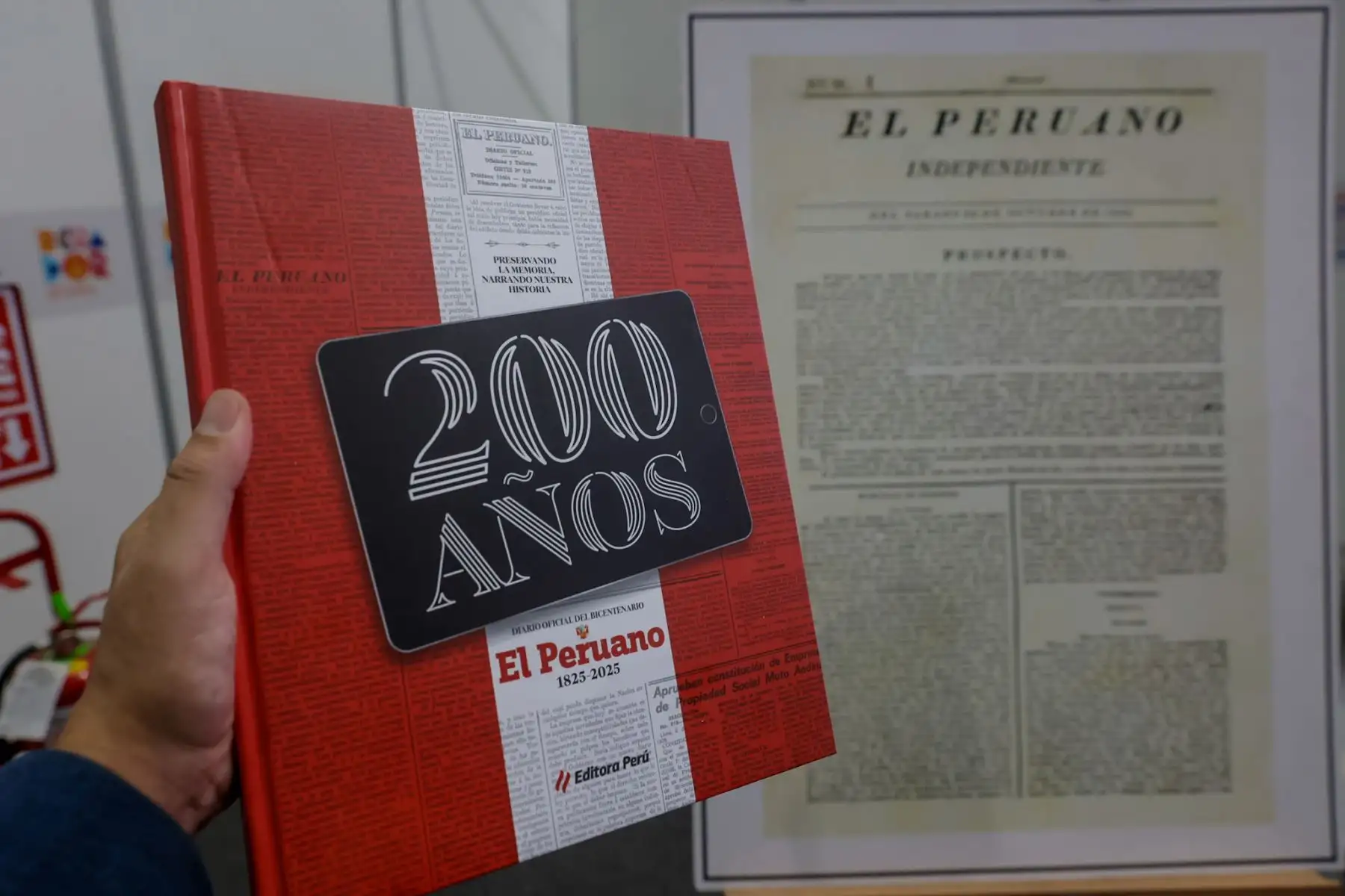 Editora Perú presentó en la FIL Lima 2026 el libro “200 años de El Peruano 1825-2025. Preservando la memoria, narrando nuestra historia”, publicación de su Fondo Editorial que recorre la historia del Diario Oficial desde su fundación en 1825 hasta su evolución digital, resaltando su legado como memoria documental del Perú. Foto: ANDINA/Luis Iparraguirre.