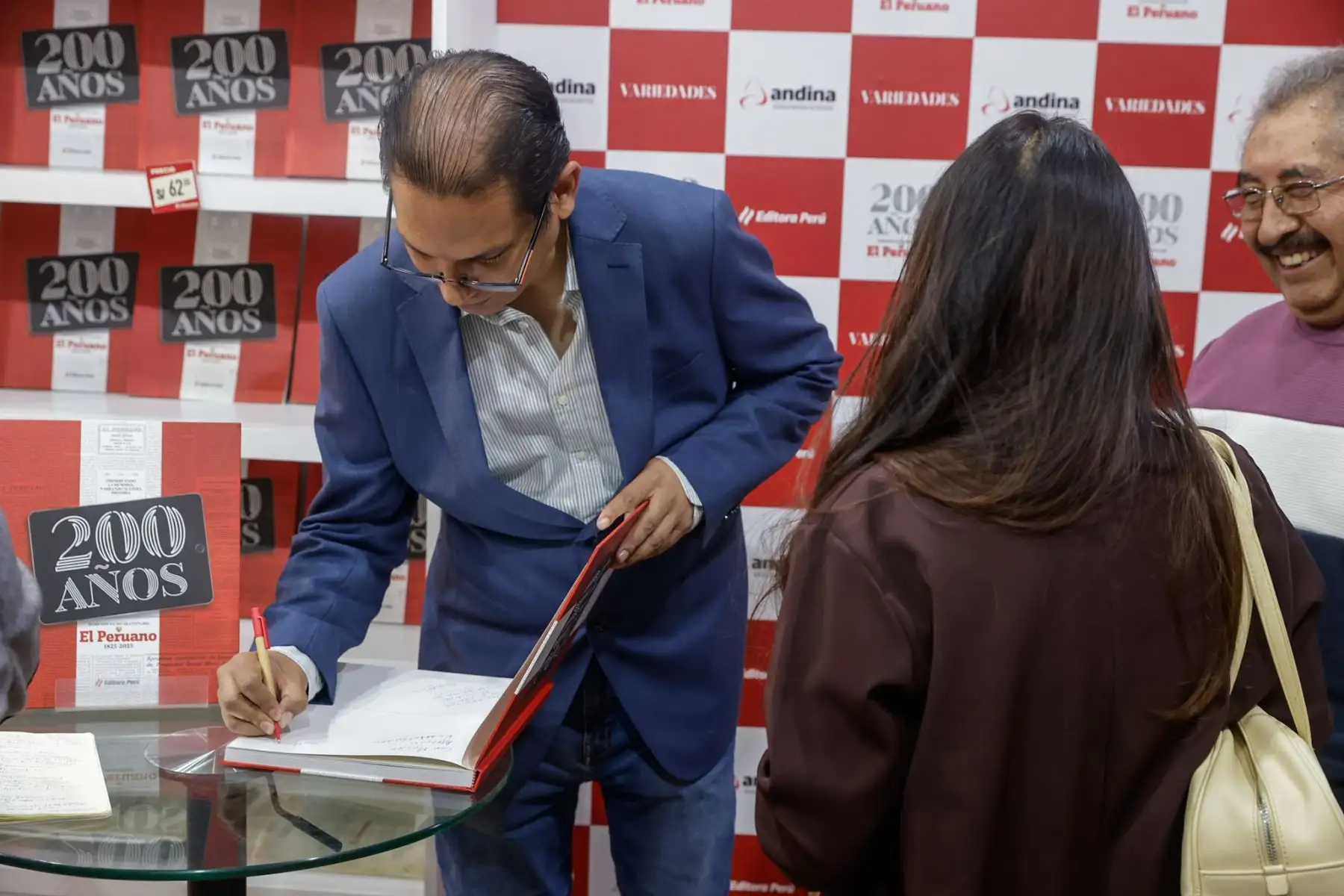 Editora Perú presentó en la FIL Lima 2026 el libro “200 años de El Peruano 1825-2025. Preservando la memoria, narrando nuestra historia”, publicación de su Fondo Editorial que recorre la historia del Diario Oficial desde su fundación en 1825 hasta su evolución digital, resaltando su legado como memoria documental del Perú. Foto: ANDINA/Luis Iparraguirre.