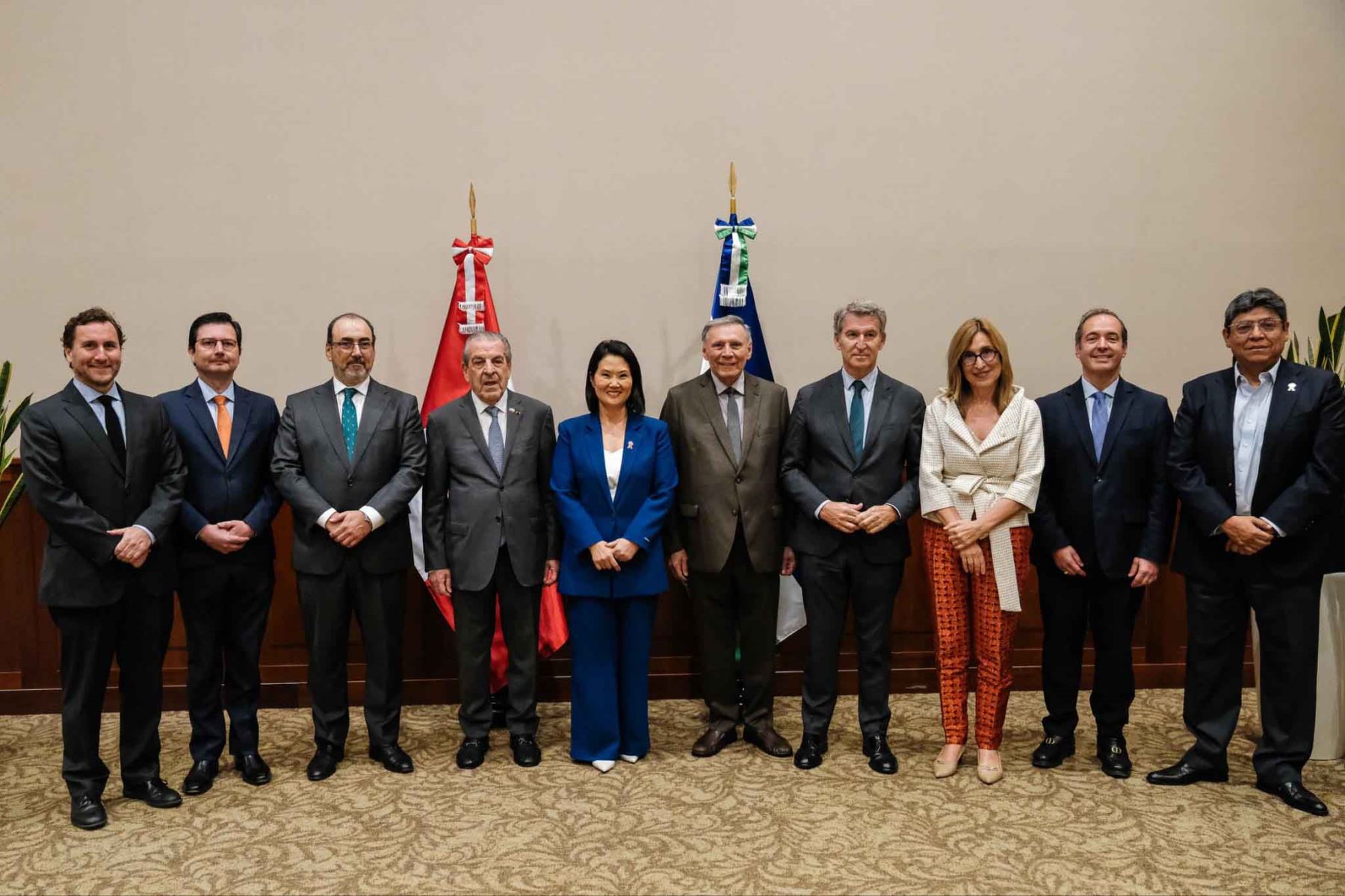 La presidenta electa, Keiko Fujimori, sostuvo una reunión con el presidente ejecutivo de la Corporación Andina de Fomento (CAF), Sergio Díaz-Granados, y la presidenta del Consejo Empresarial Alianza por Iberoamérica (CEAPI), Núria Vilanova, para impulsar una agenda de cooperación. Foto: ANDINA/Difusión