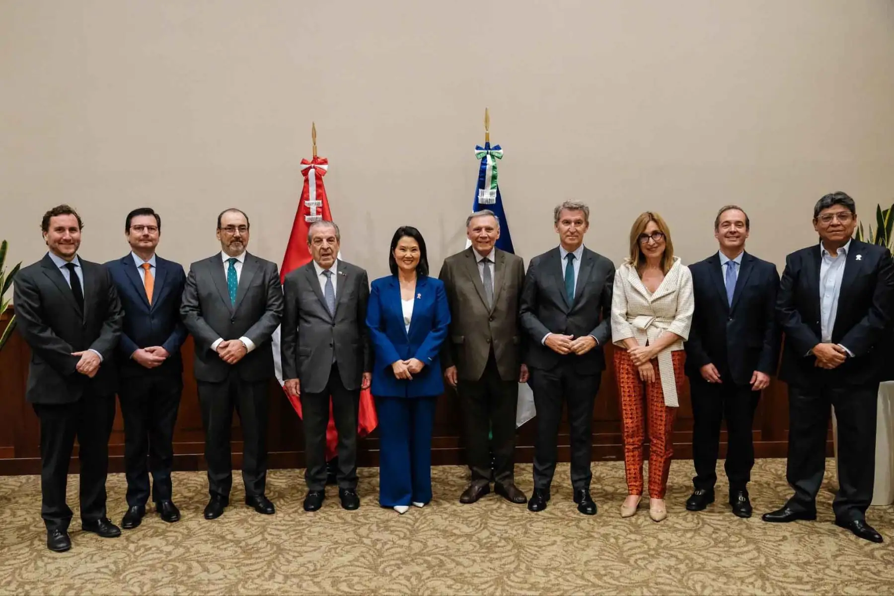 La presidenta electa, Keiko Fujimori, sostuvo una reunión con el presidente ejecutivo de la Corporación Andina de Fomento (CAF), Sergio Díaz-Granados, y la presidenta del Consejo Empresarial Alianza por Iberoamérica (CEAPI), Núria Vilanova, para impulsar una agenda de cooperación. Foto: ANDINA/Difusión