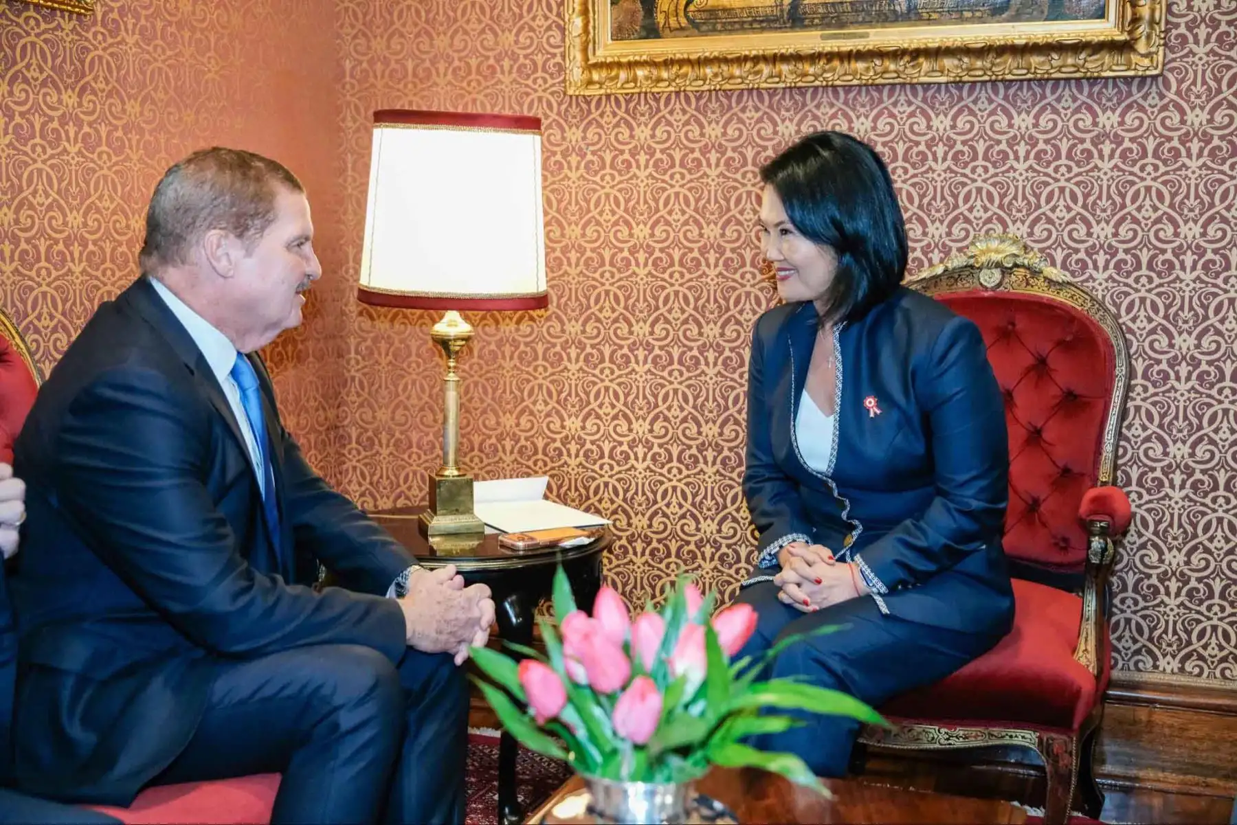 La presidenta electa, Keiko Fujimori, sostuvo una reunión con el primer ministro de Aruba y representante del Reino de los Países Bajos, Mike Eman. Foto: ANDINA/Difusión